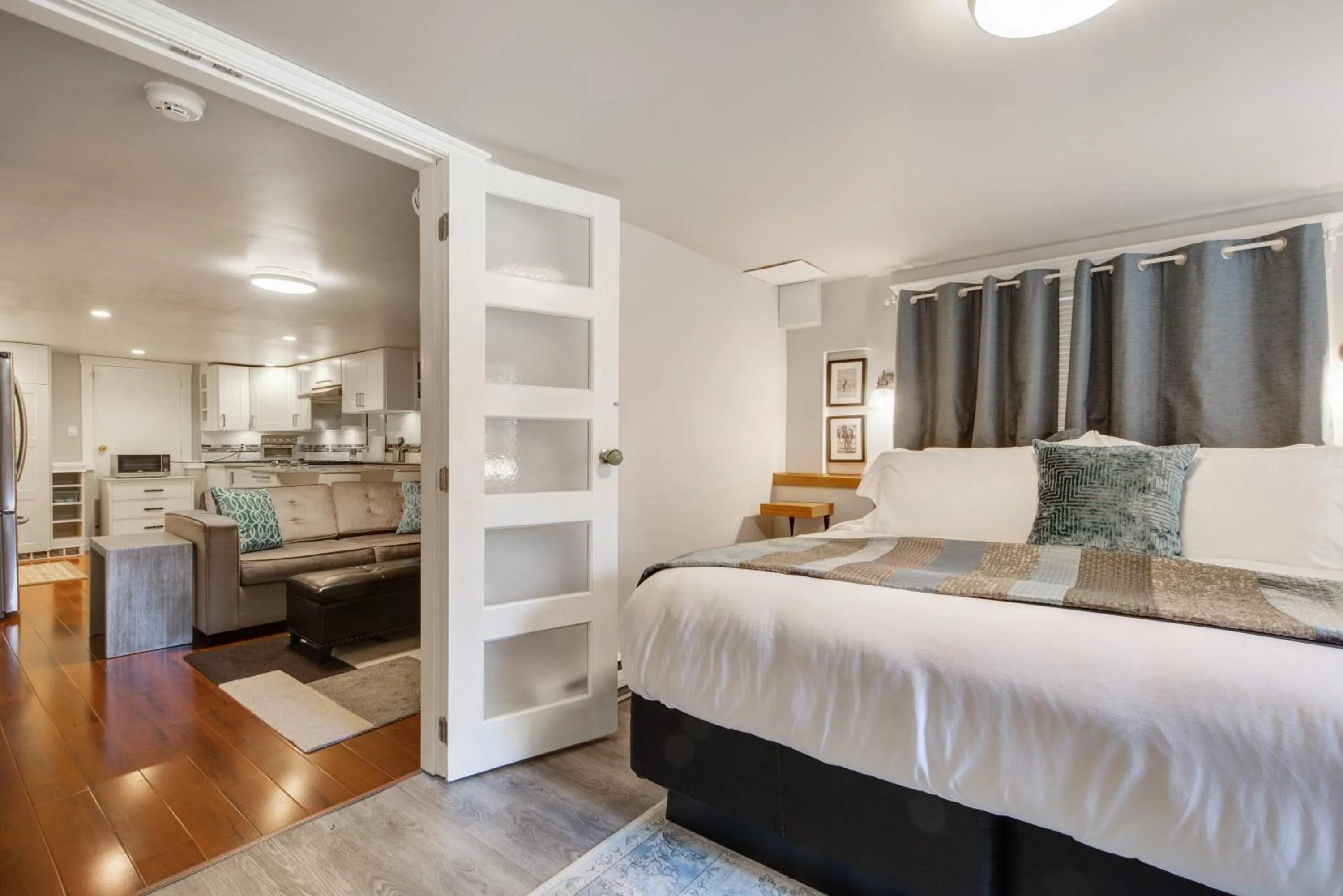 Bedroom, Bed in The Ivy on Parker Guest House