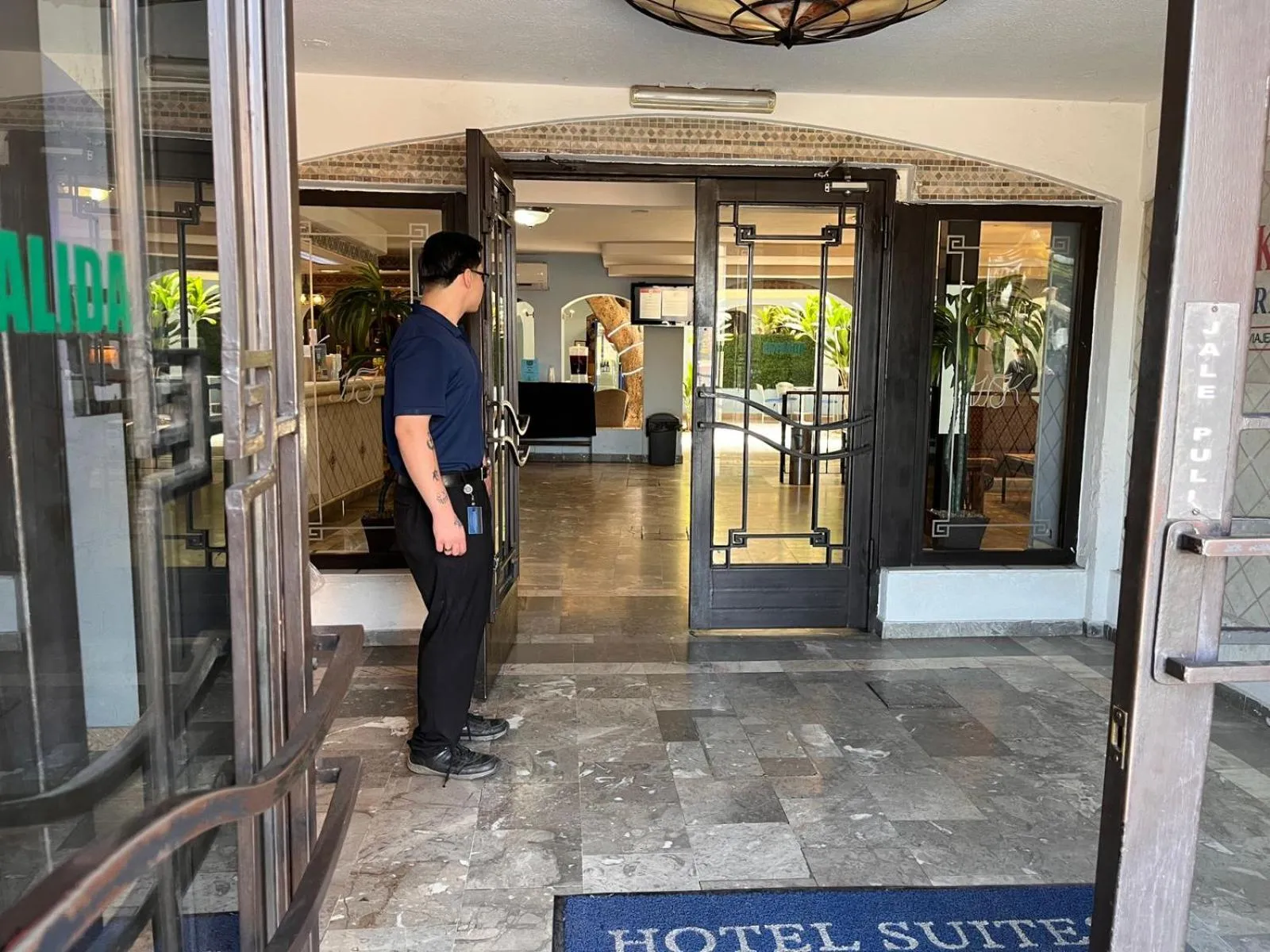 Staff in Hotel Suites Kino