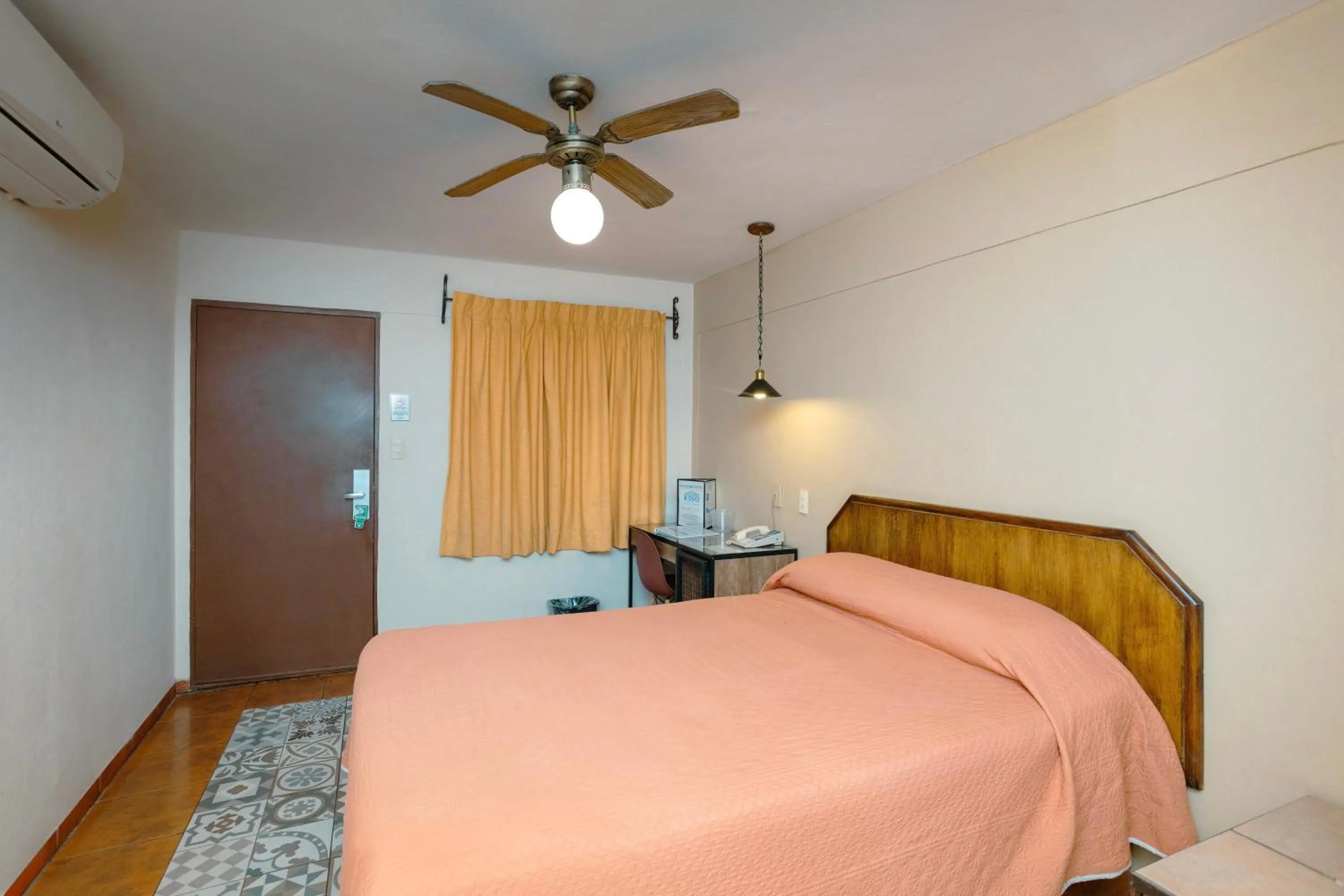 Bed in Hotel Suites Kino