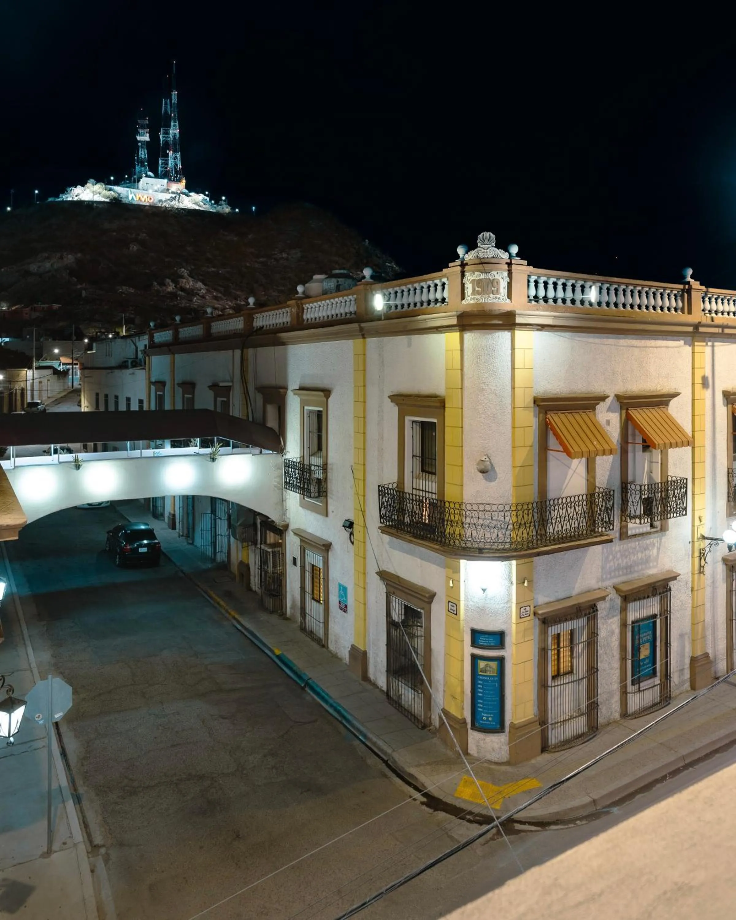 Property building in Hotel Suites Kino