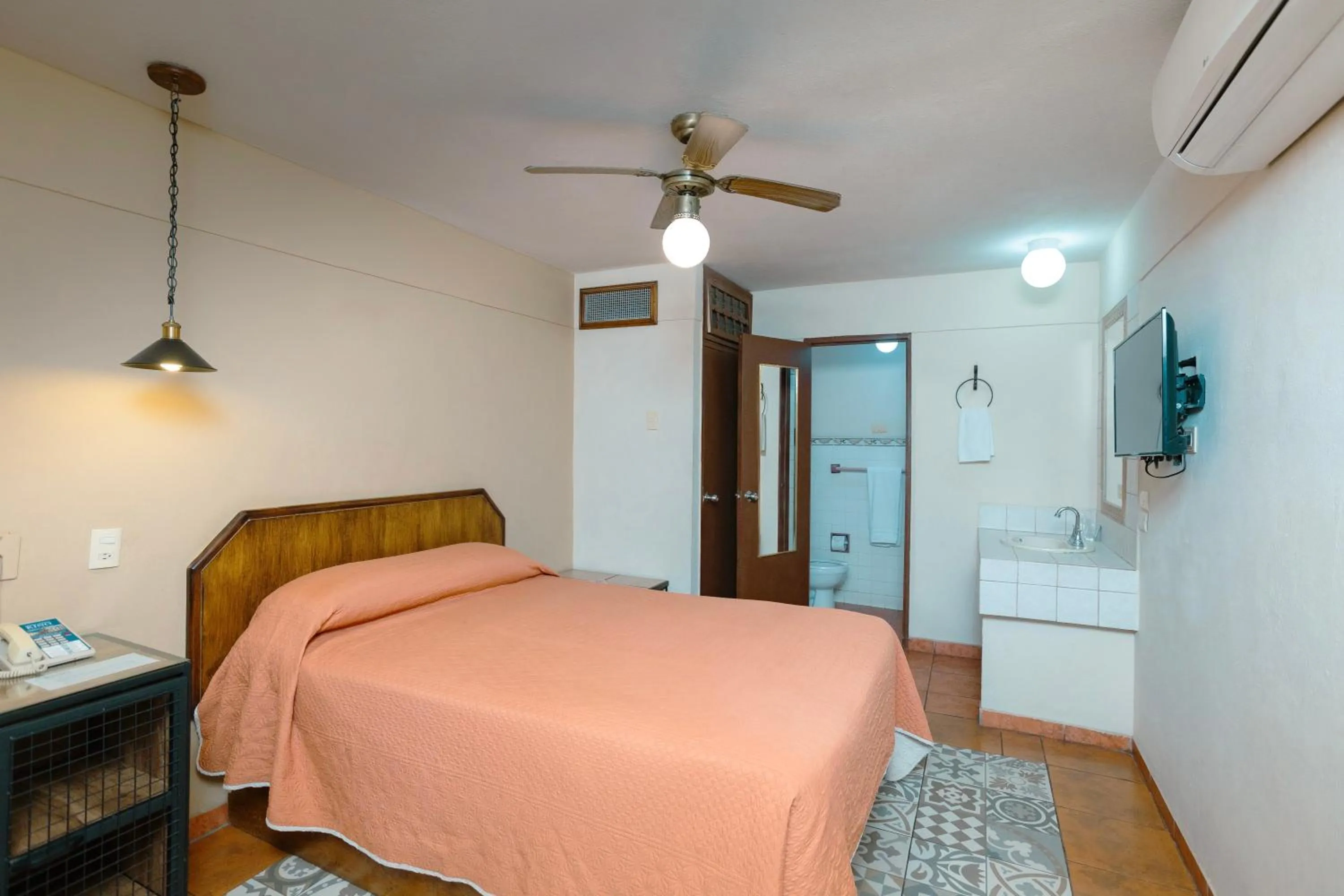 Bed in Hotel Suites Kino