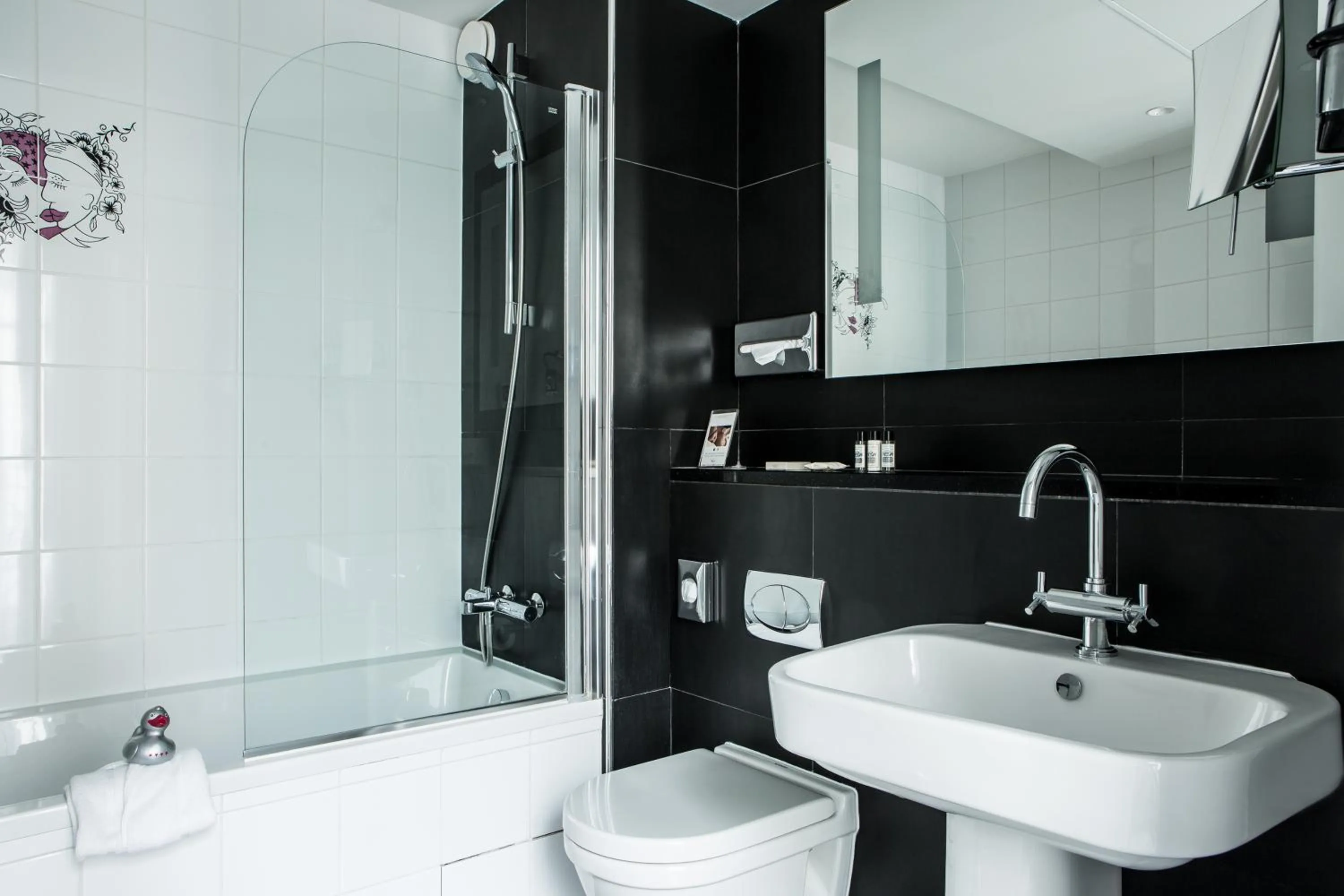Bathroom in Le Général Hôtel