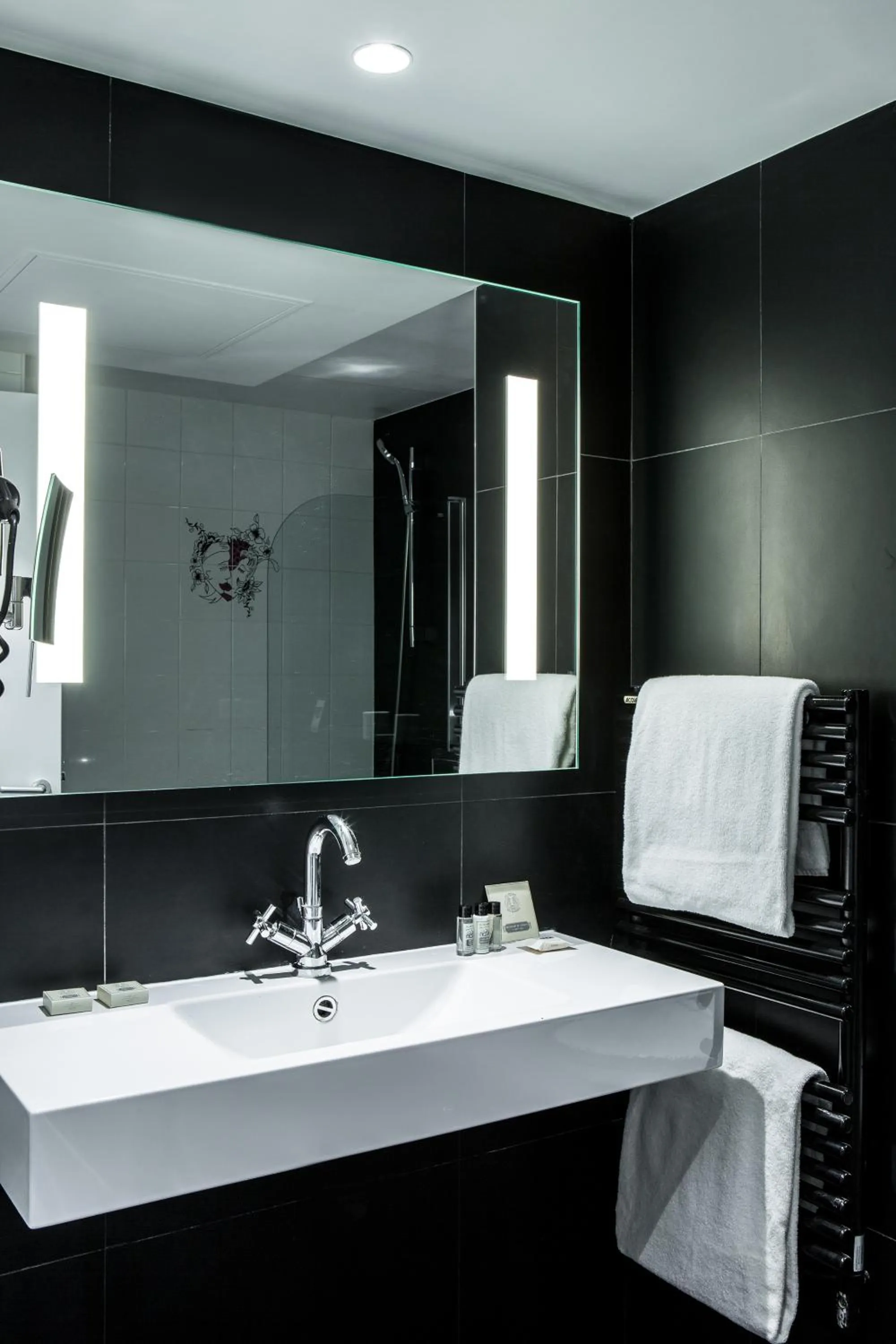 Toilet in Le Général Hôtel