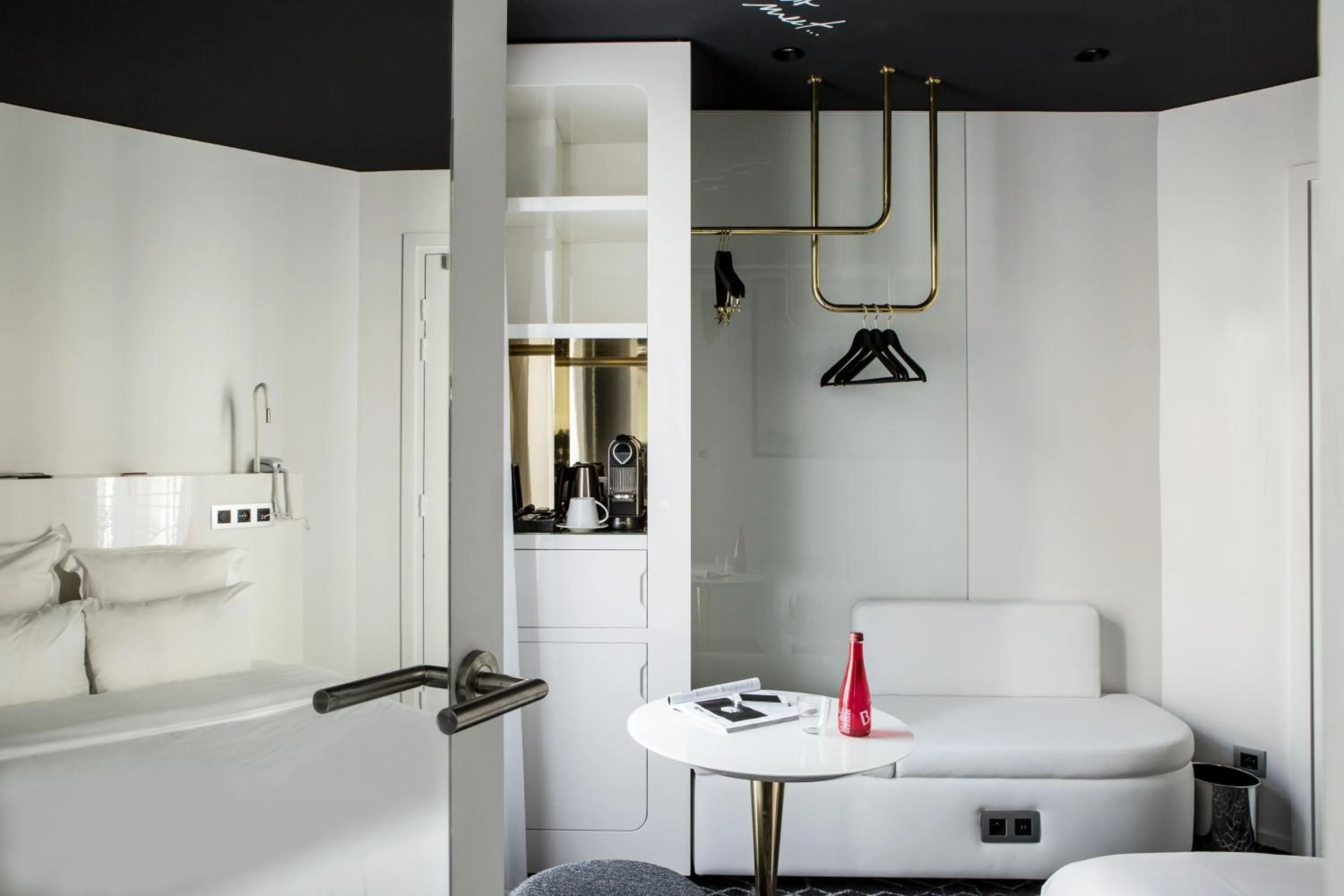 Decorative detail, Bed in Le Général Hôtel