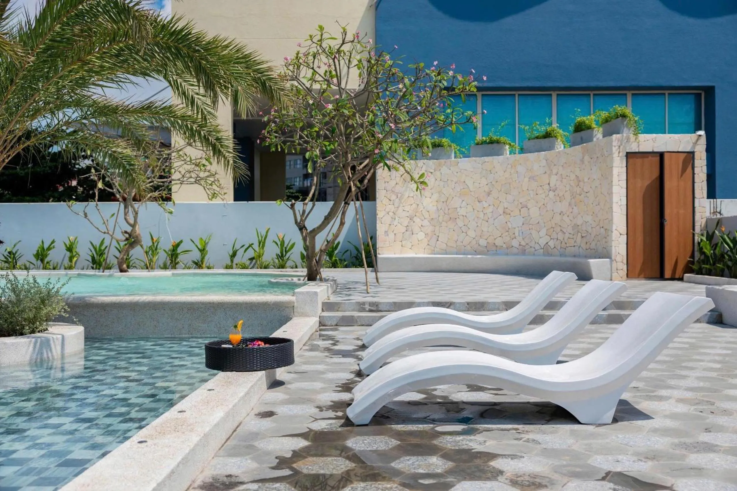 Swimming pool in Annata Beach Hotel