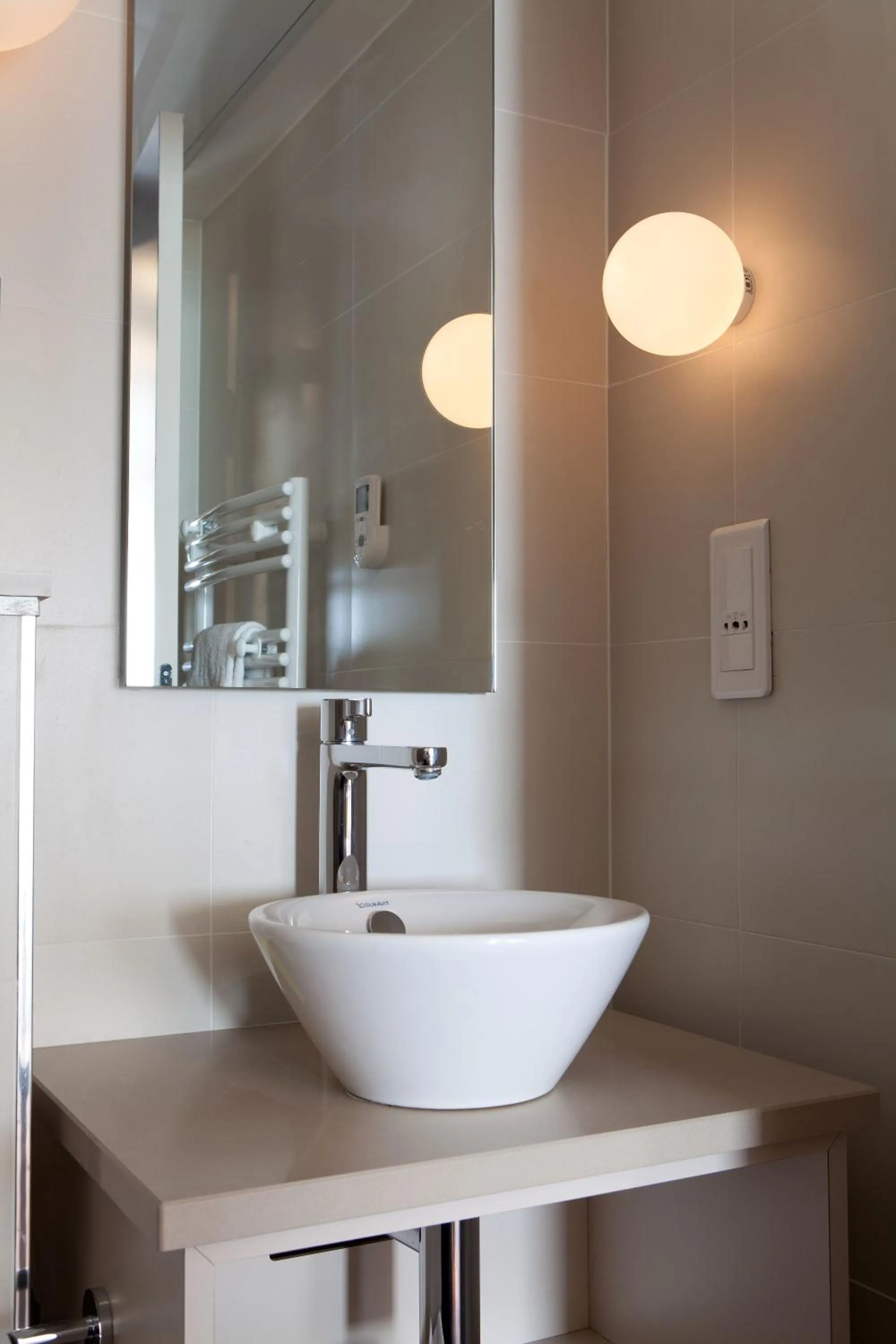 Bathroom in Hotel Yllen Eiffel