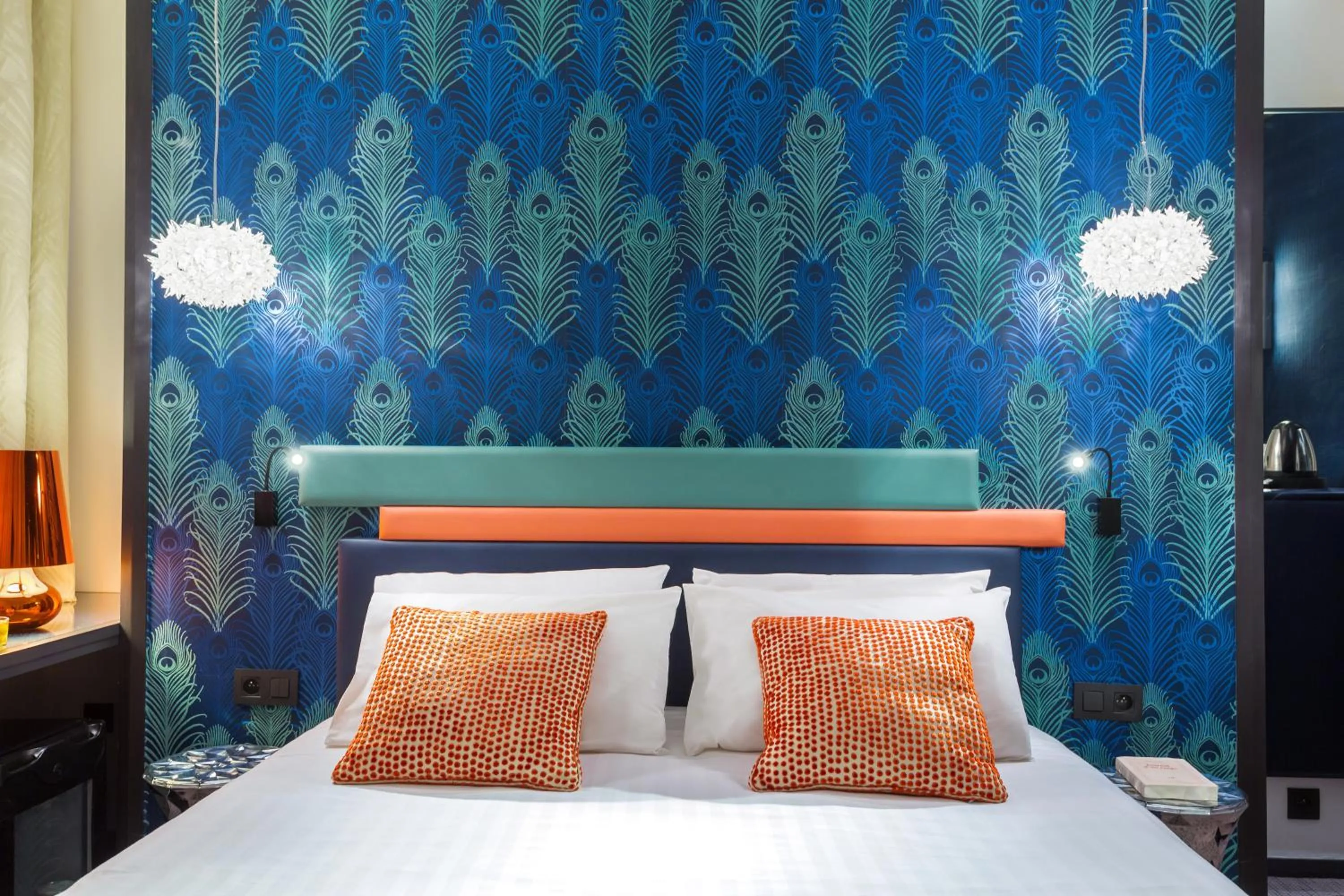 Bedroom, Bed in Hotel Yllen Eiffel