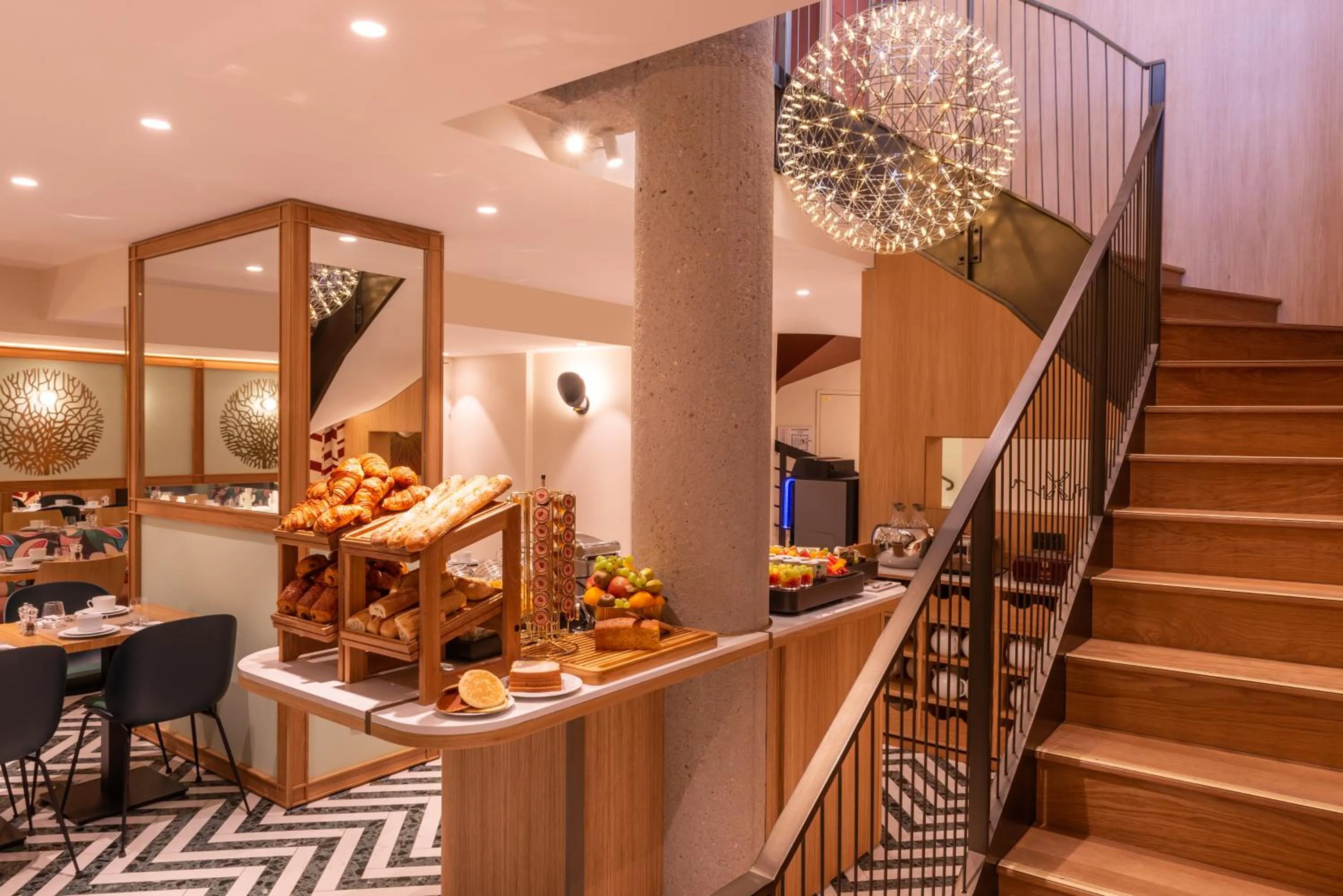 Breakfast in Hotel Yllen Eiffel