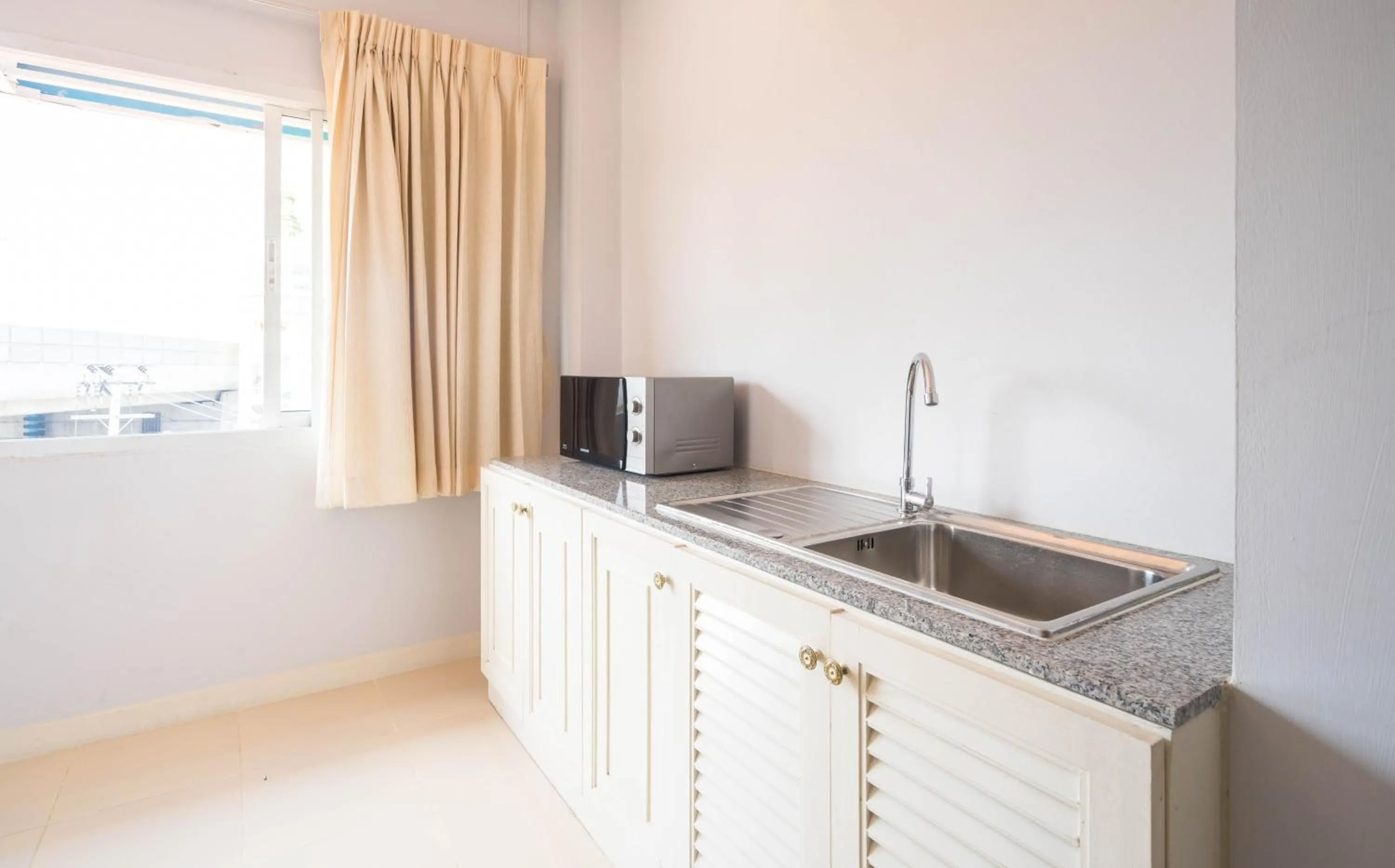 Kitchen or kitchenette in Baan Anodat