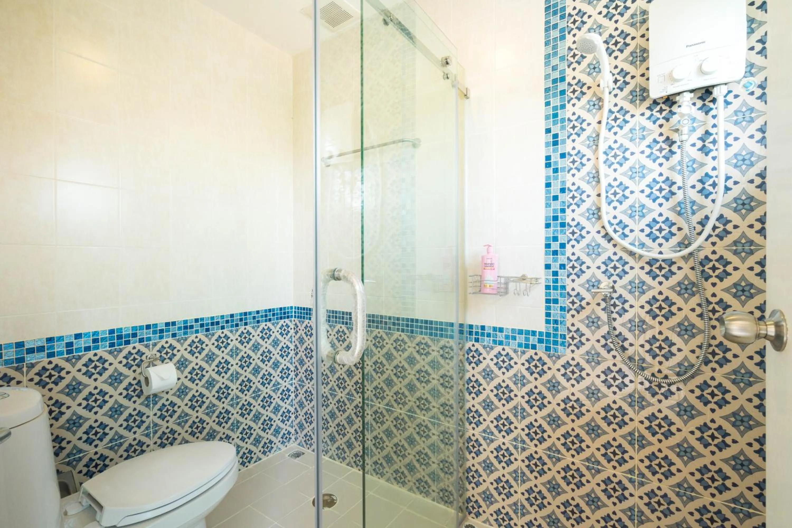 Shower in Baan Anodat