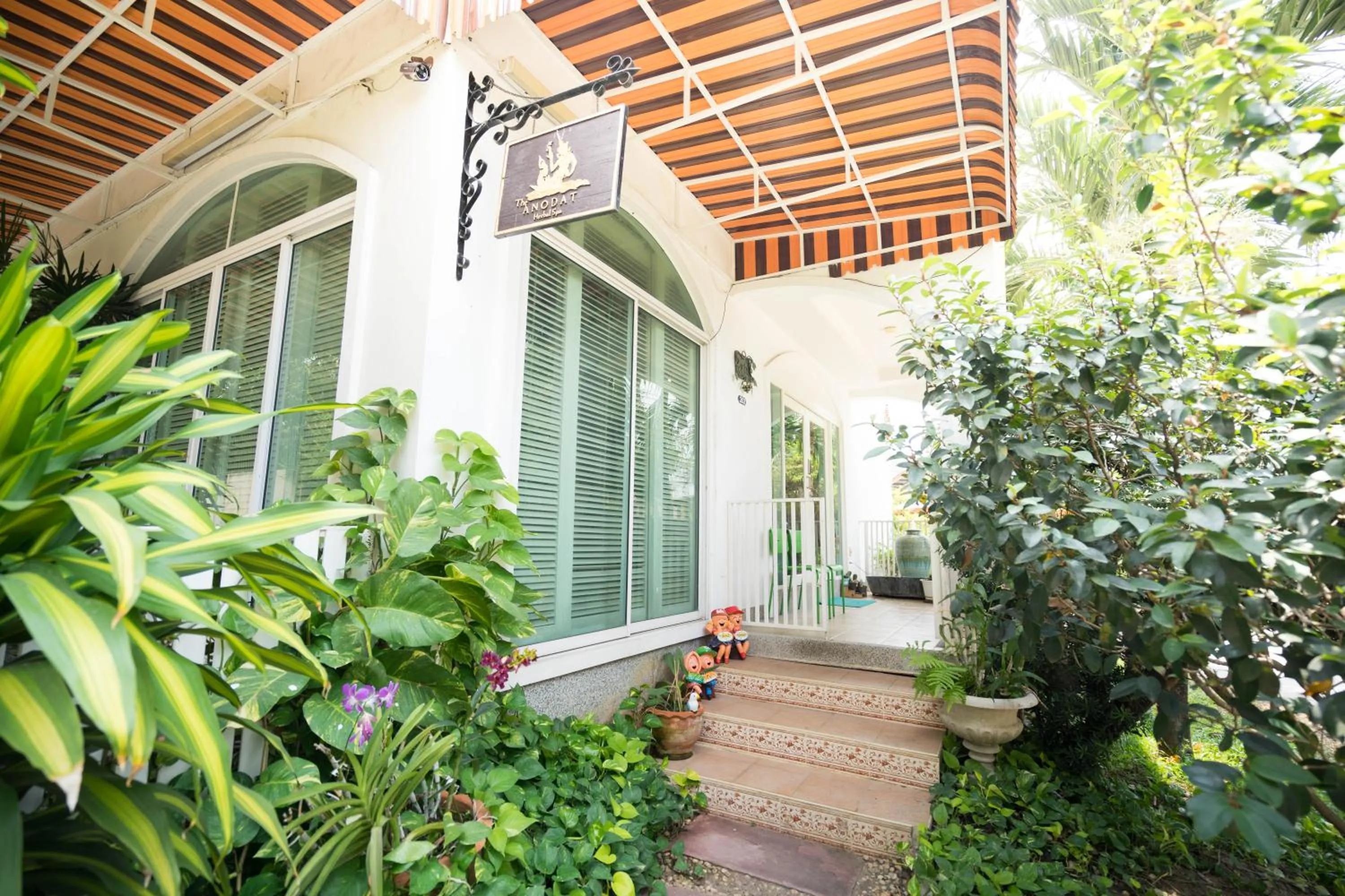 Facade/entrance in Baan Anodat