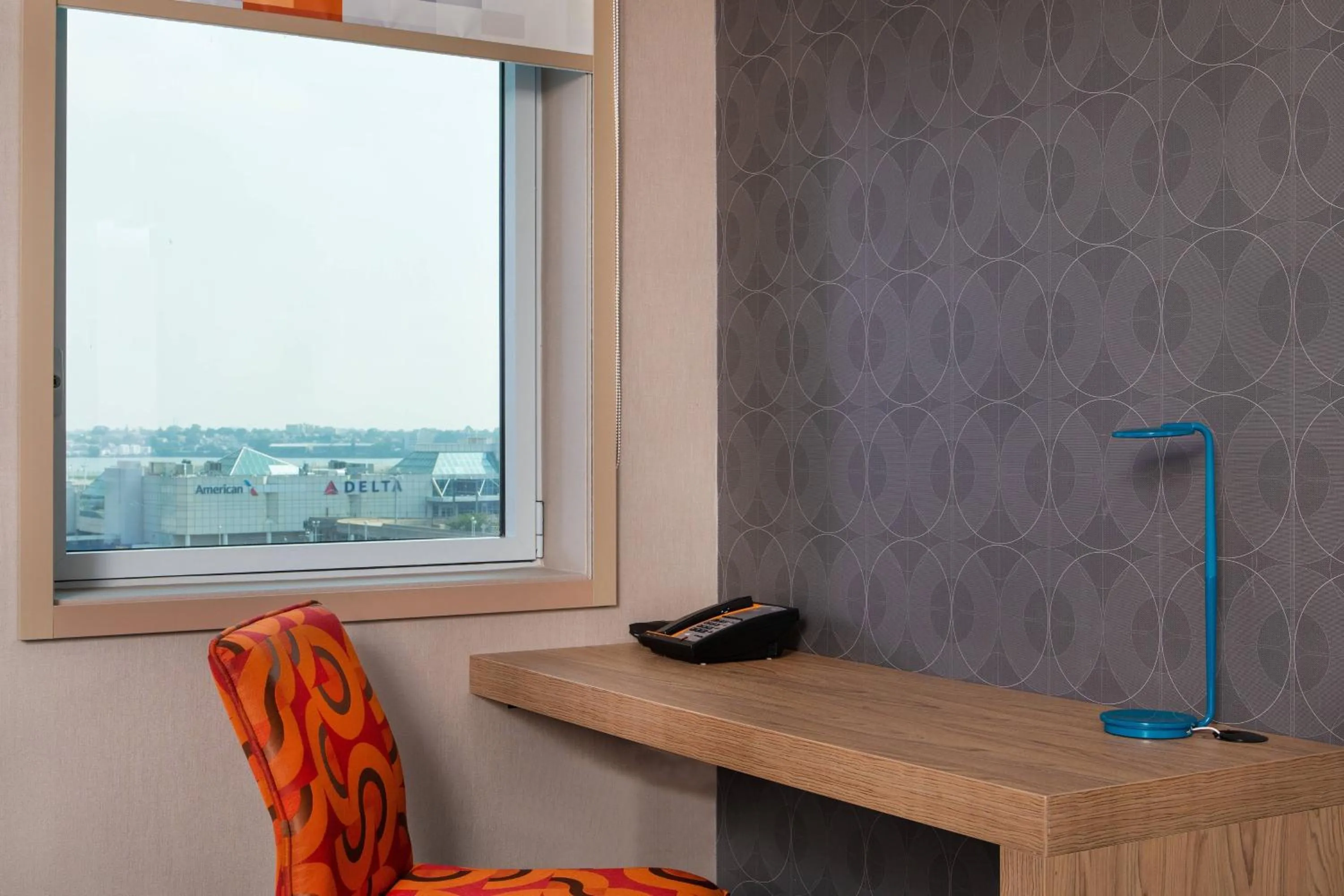 Photo of the whole room in Aloft New York LaGuardia Airport