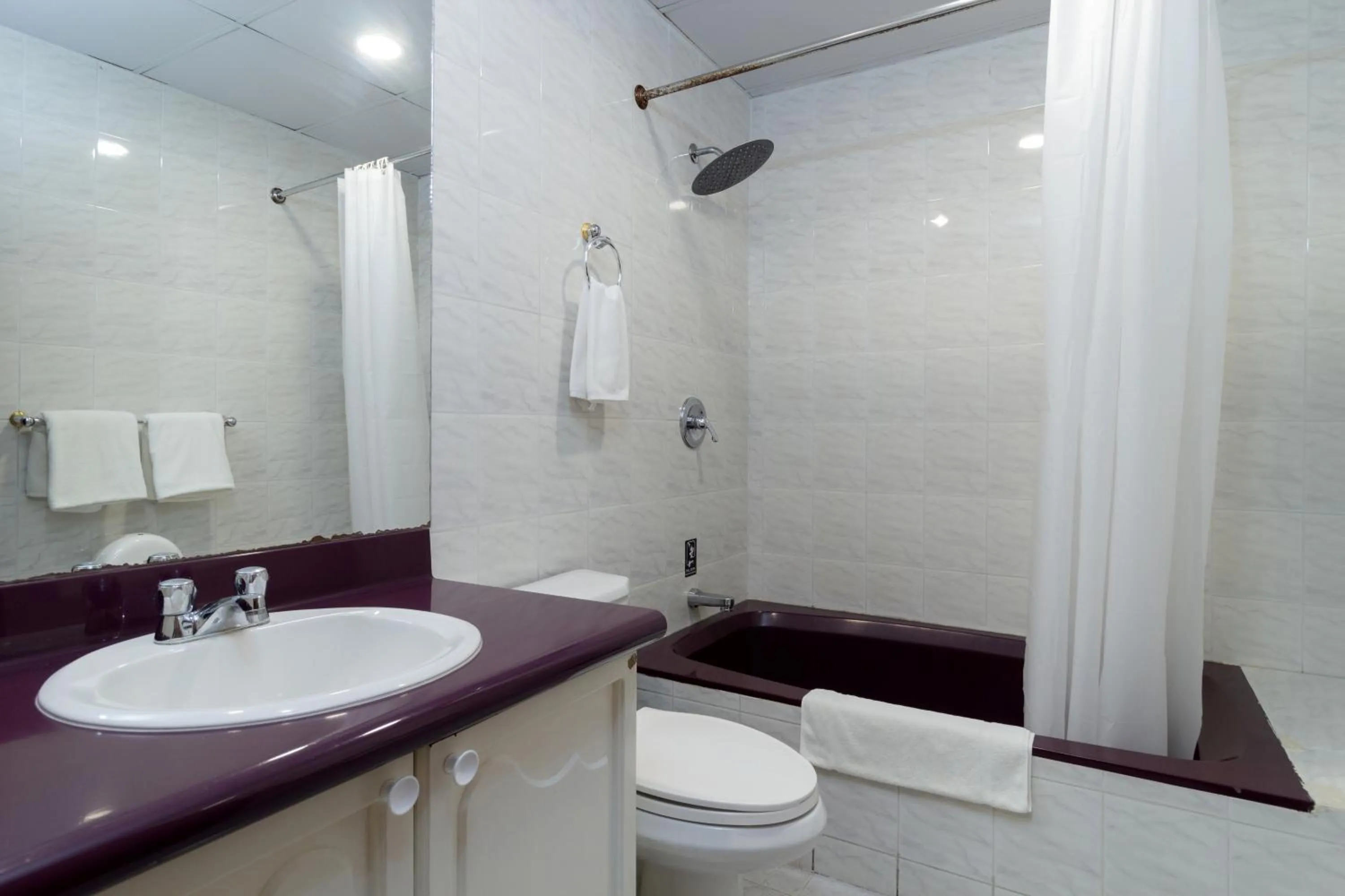 Shower in Hotel NASS Pinar del Lago