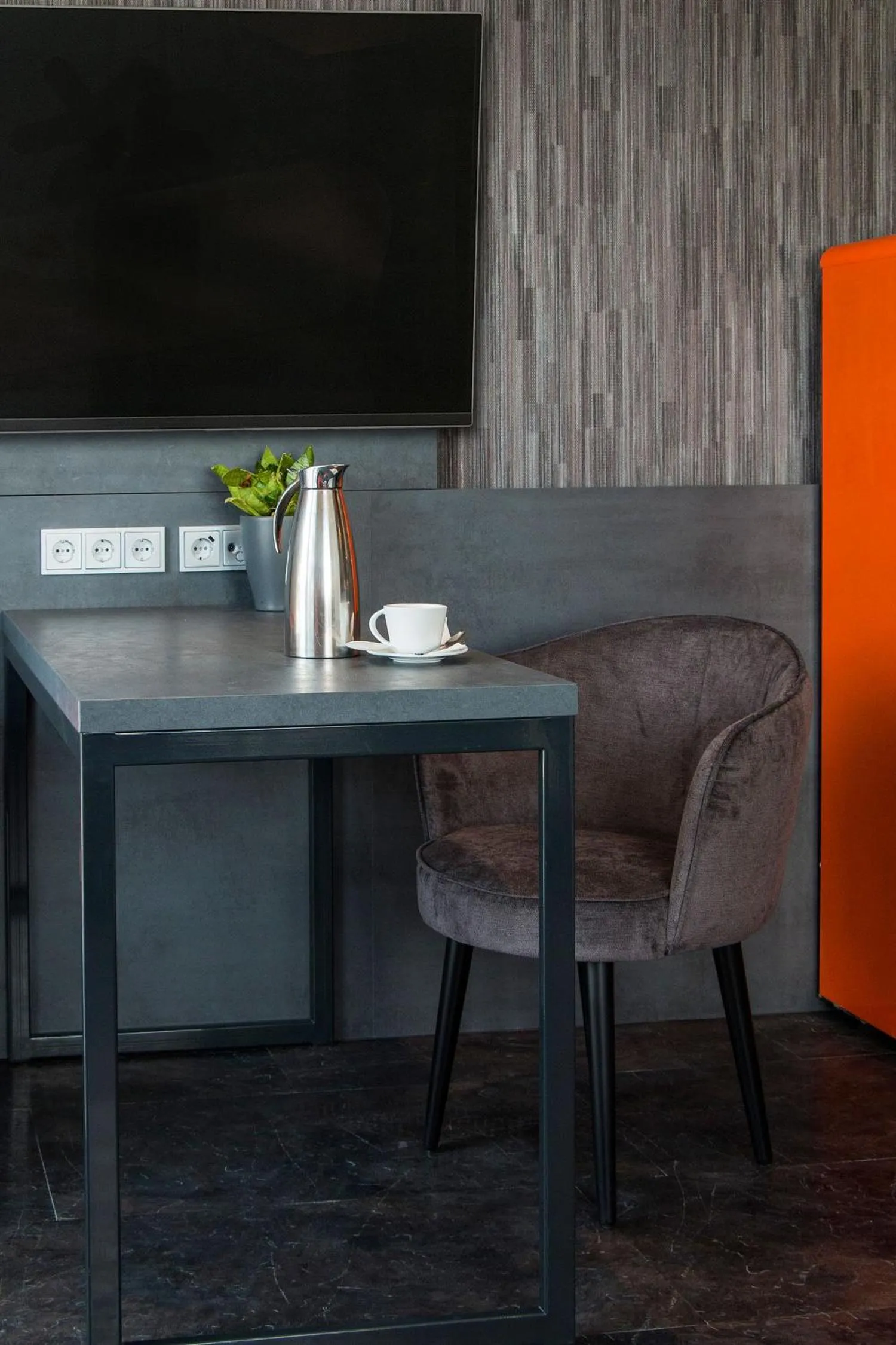 Living room in premium by GS Hotel