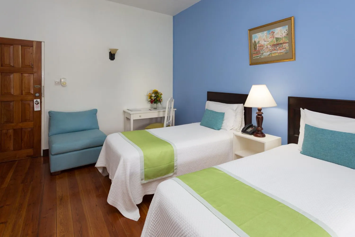 Photo of the whole room, Bed in The Liguanea Club