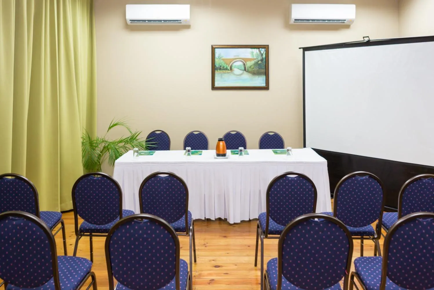 Business facilities in The Liguanea Club