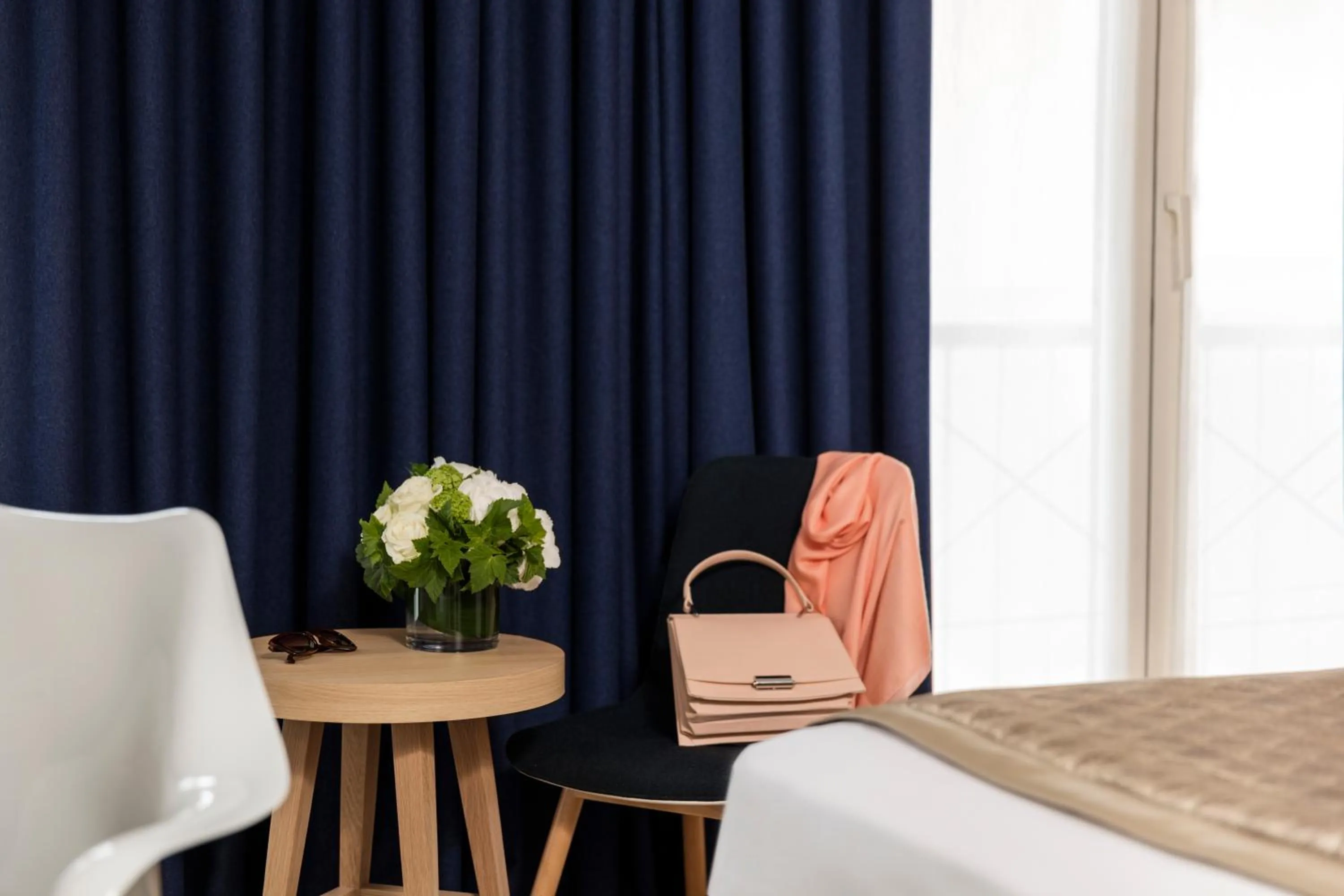 Seating area in Hotel Louvre Saint-Honoré