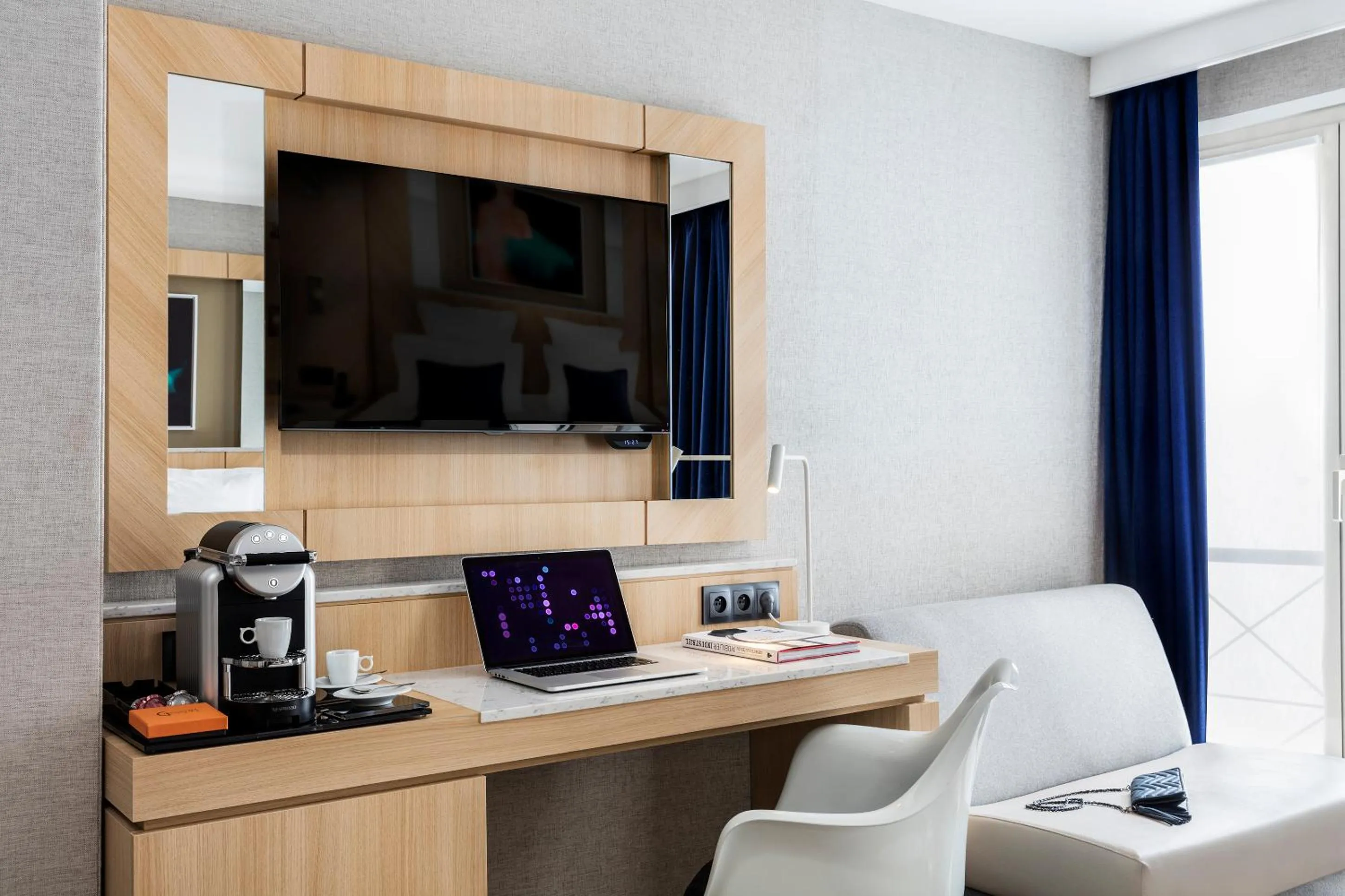 TV and multimedia in Hotel Louvre Saint-Honoré