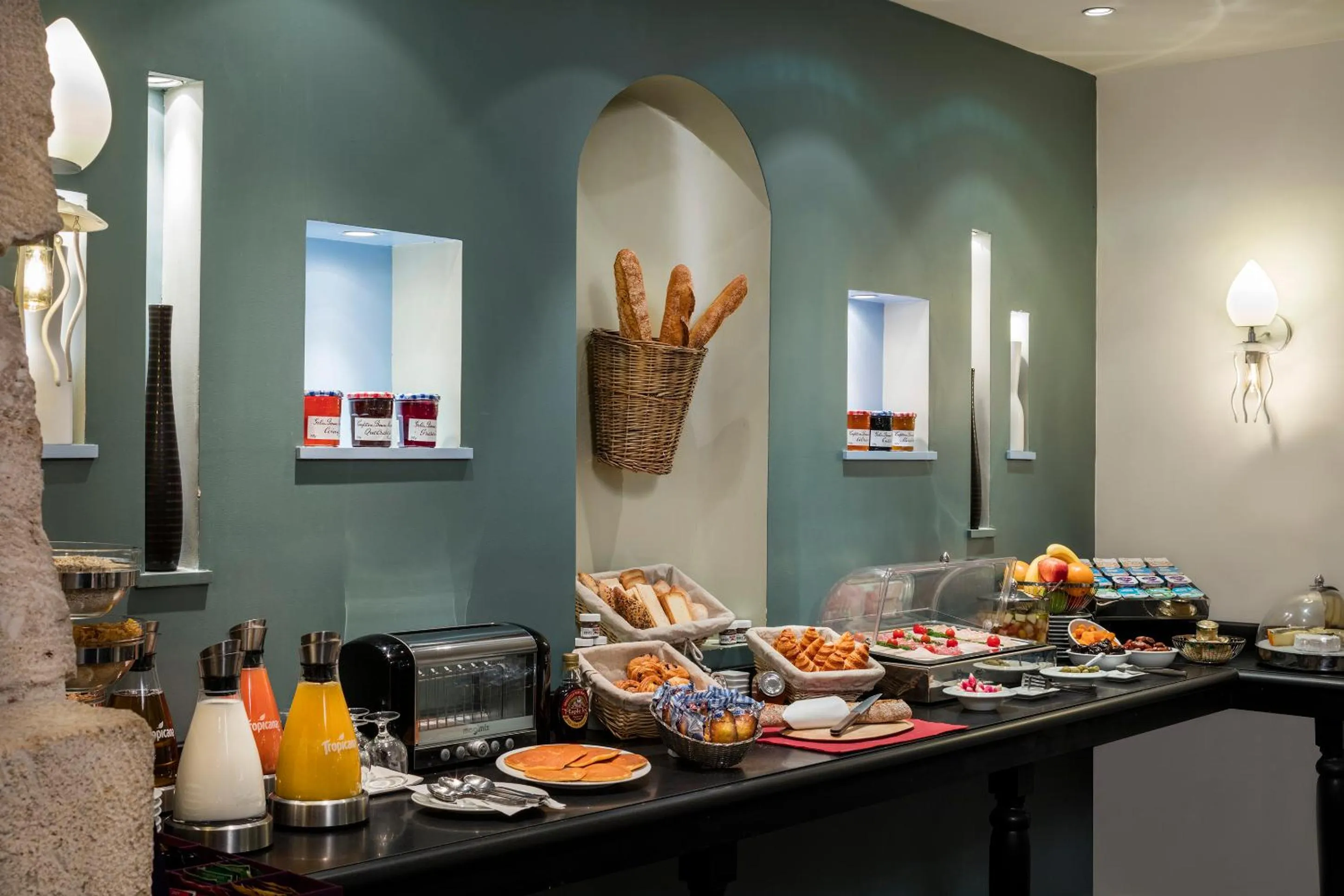 Restaurant/places to eat in Hotel Louvre Saint-Honoré