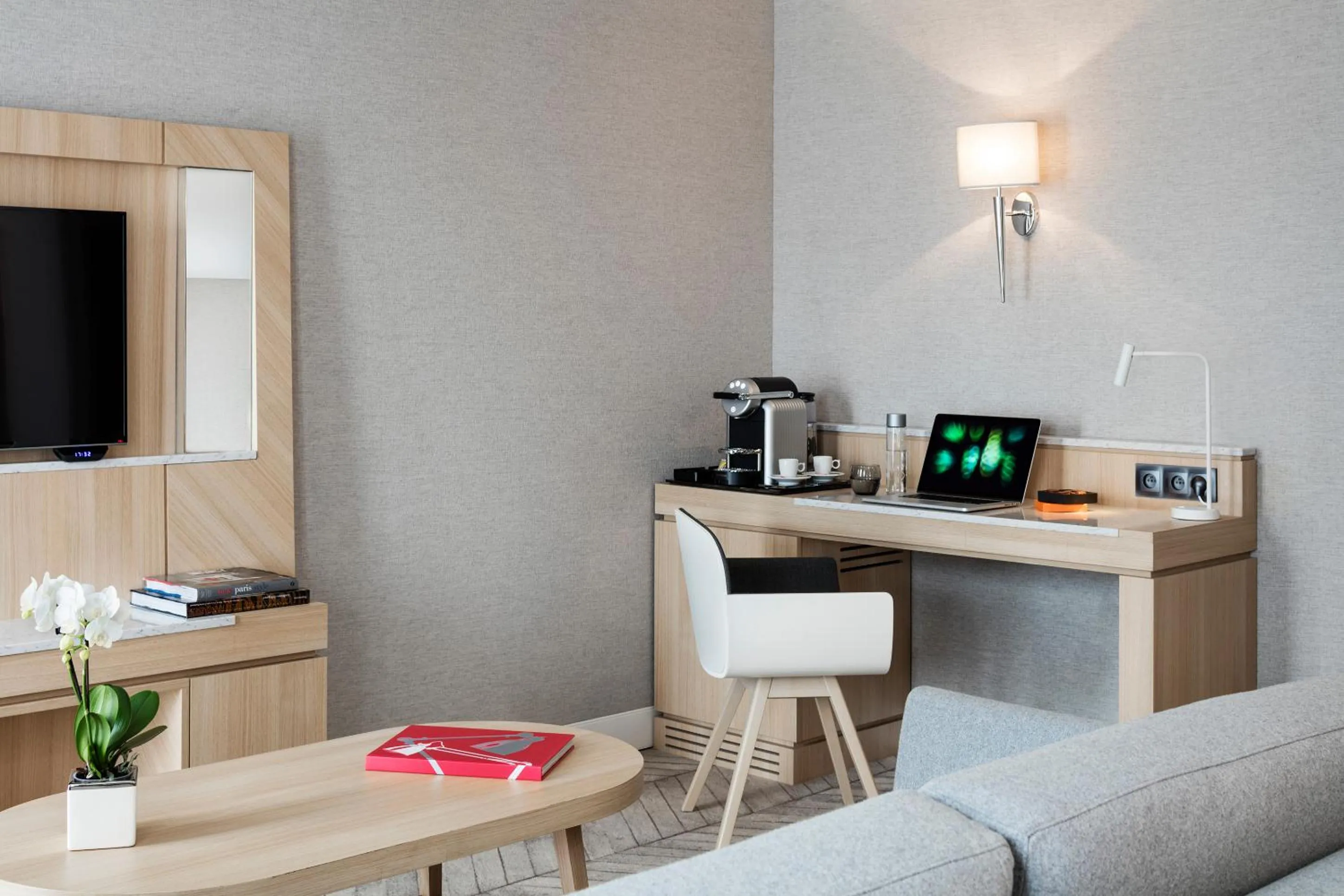 TV and multimedia in Hotel Louvre Saint-Honoré