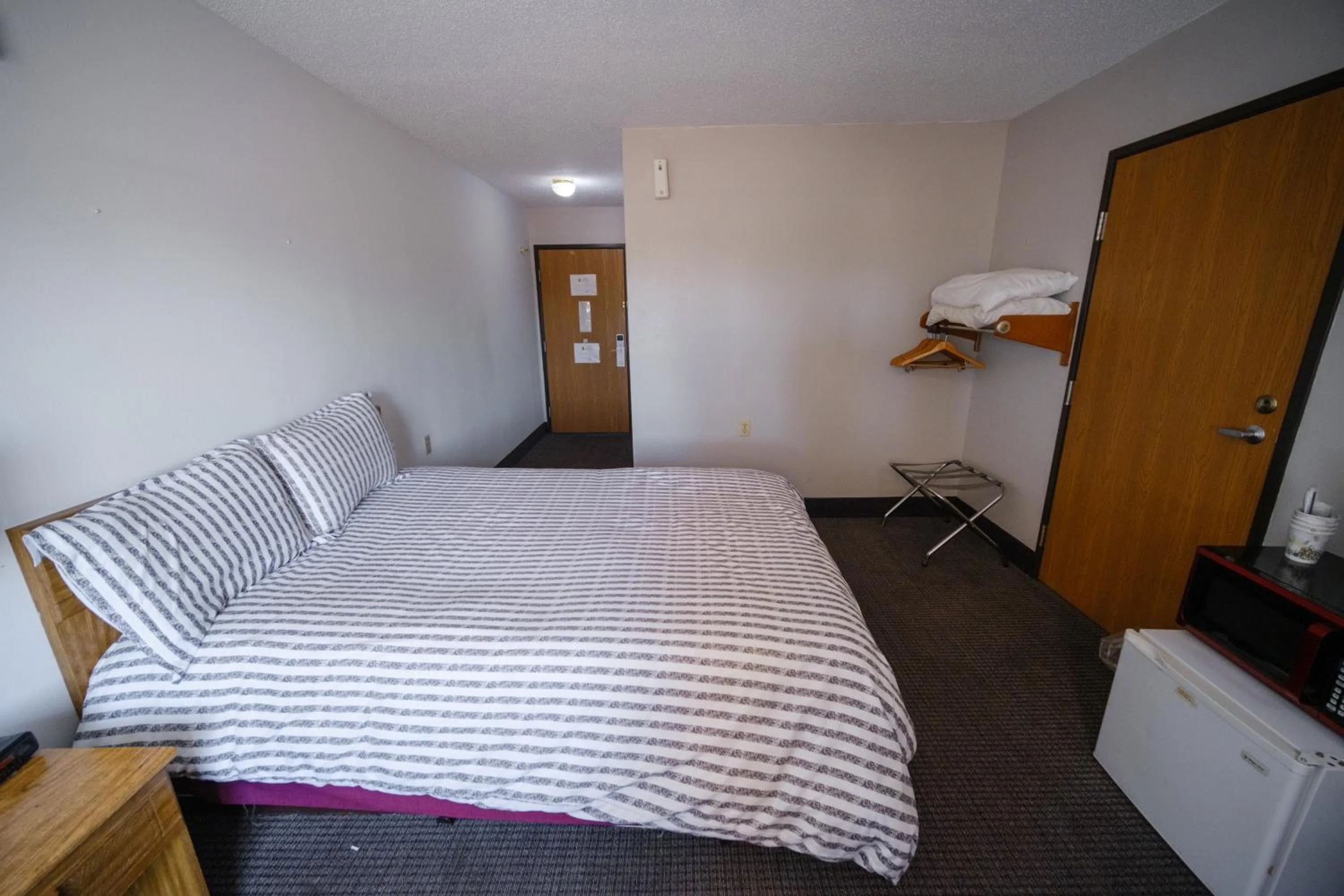 Bedroom, Bed in Westwood Inn & Suites Kimball I 90