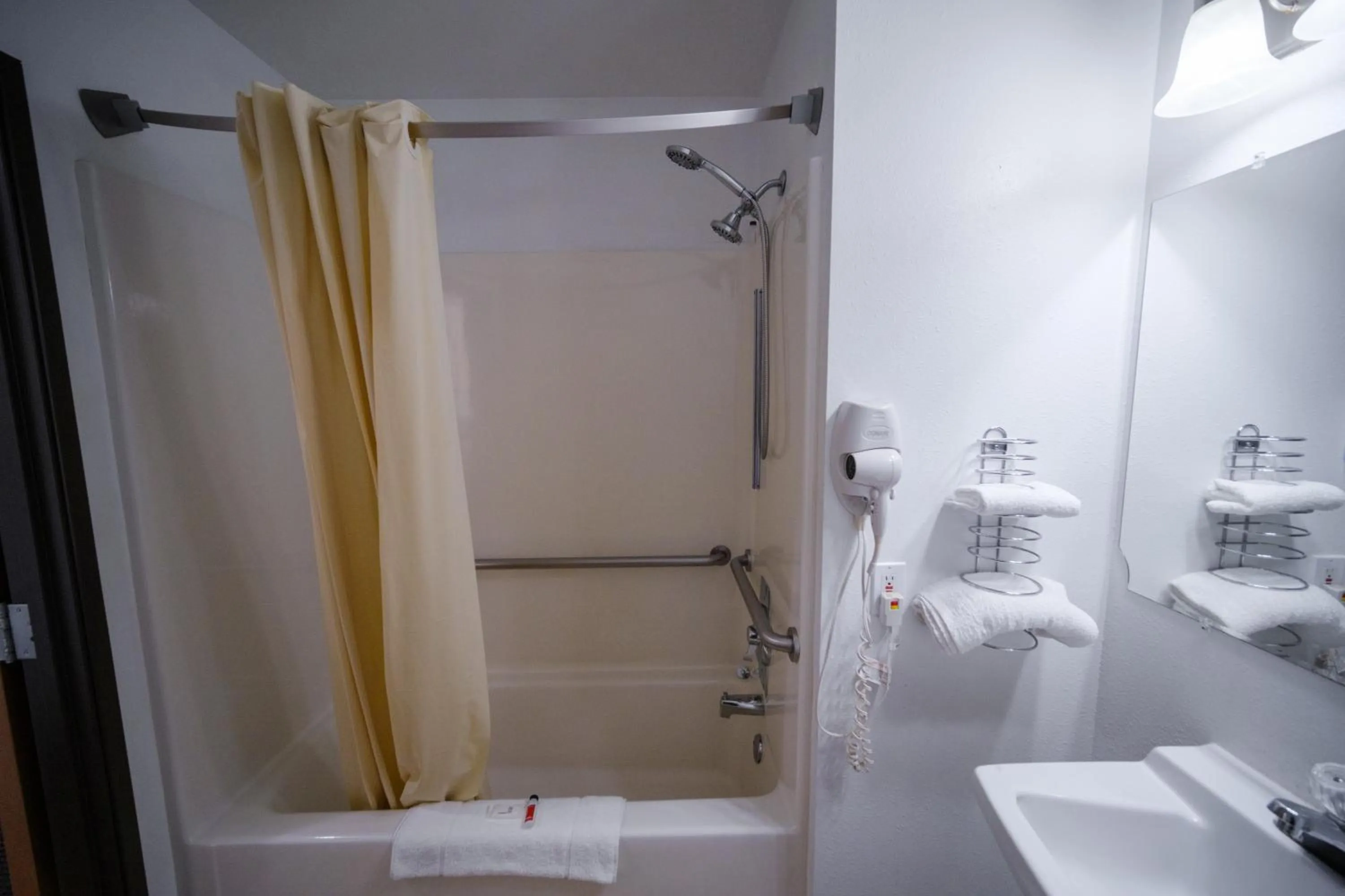 Bathroom in Westwood Inn & Suites Kimball I 90