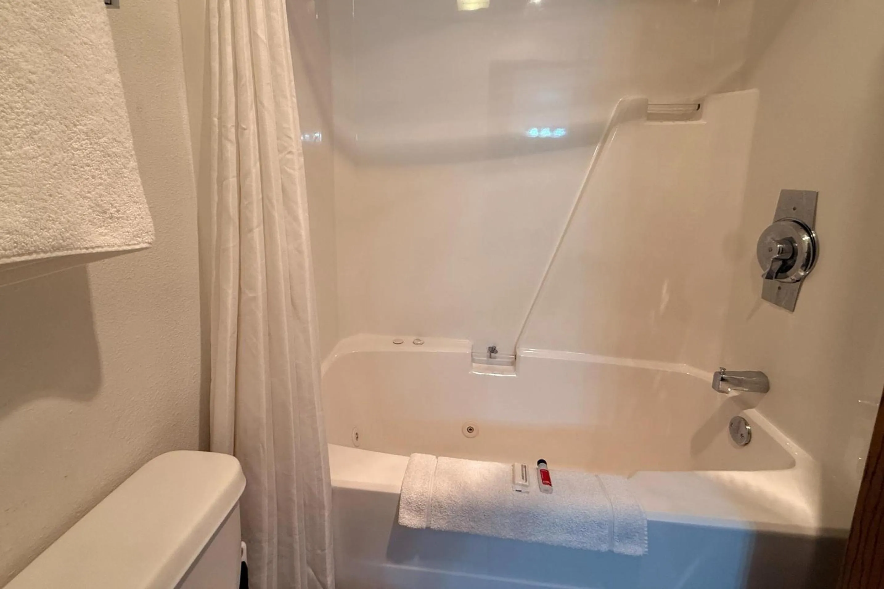 Bathroom in Westwood Inn & Suites Kimball I 90