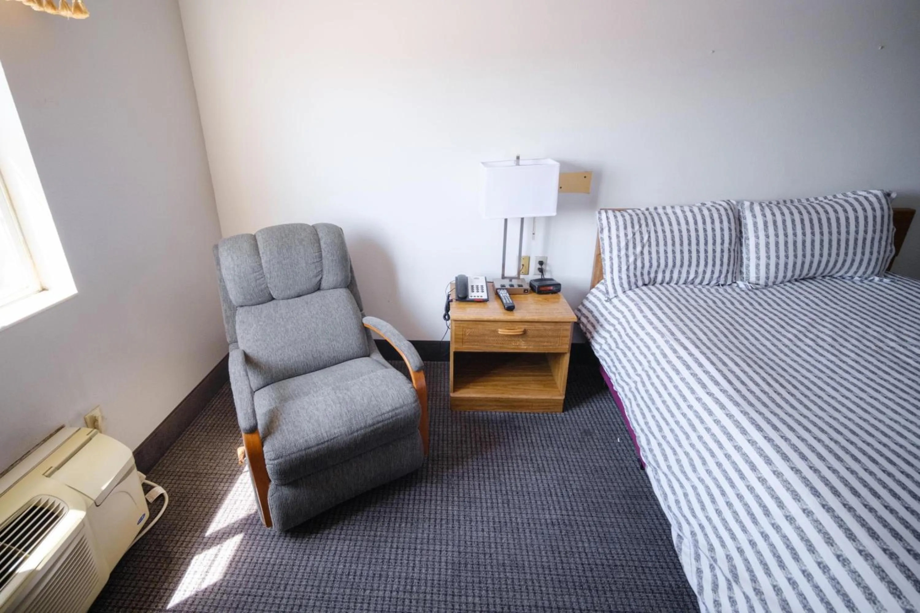 Bedroom, Bed in Westwood Inn & Suites Kimball I 90