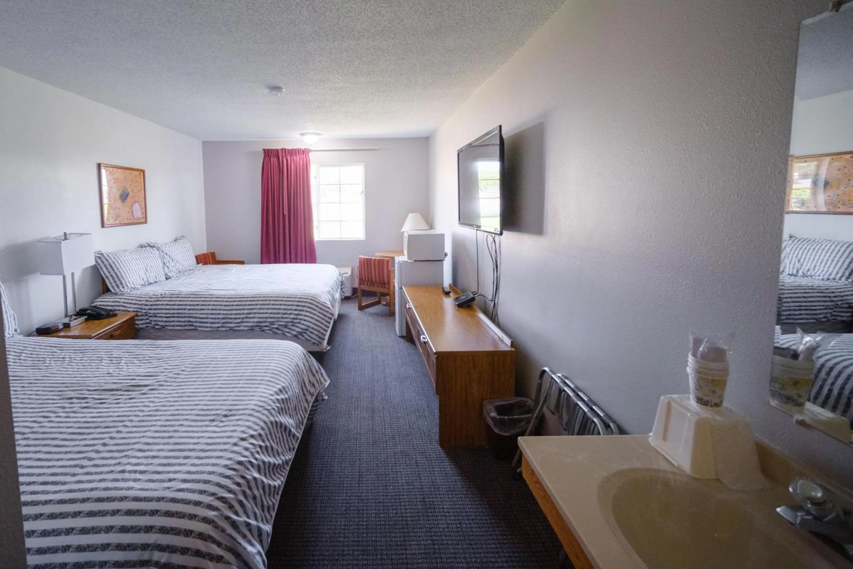 Bedroom, Bed in Westwood Inn & Suites Kimball I 90