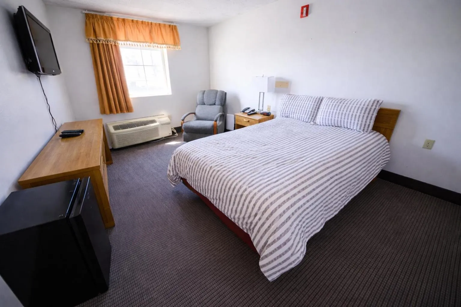 Bedroom, Bed in Westwood Inn & Suites Kimball I 90