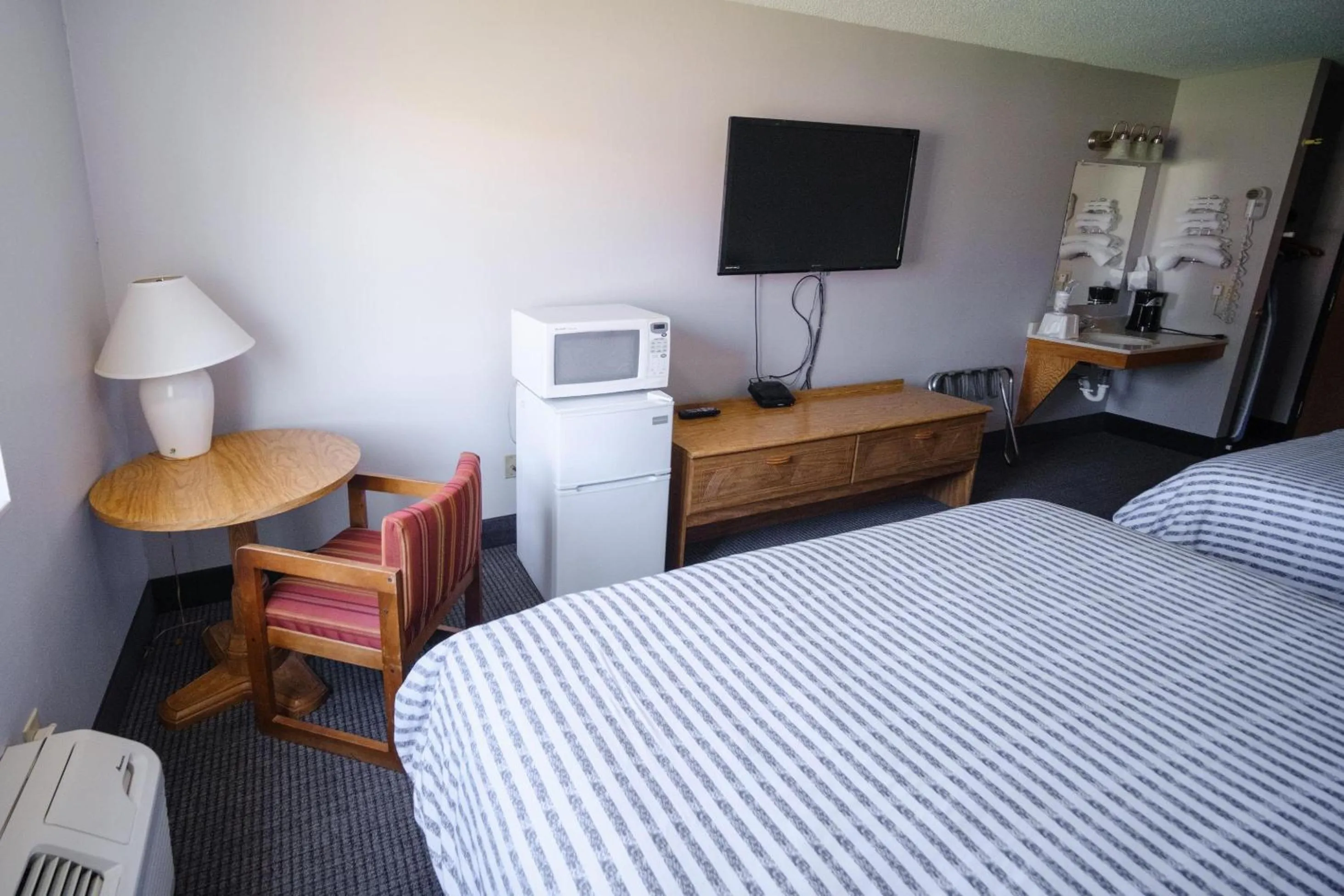 Bedroom, Bed in Westwood Inn & Suites Kimball I 90