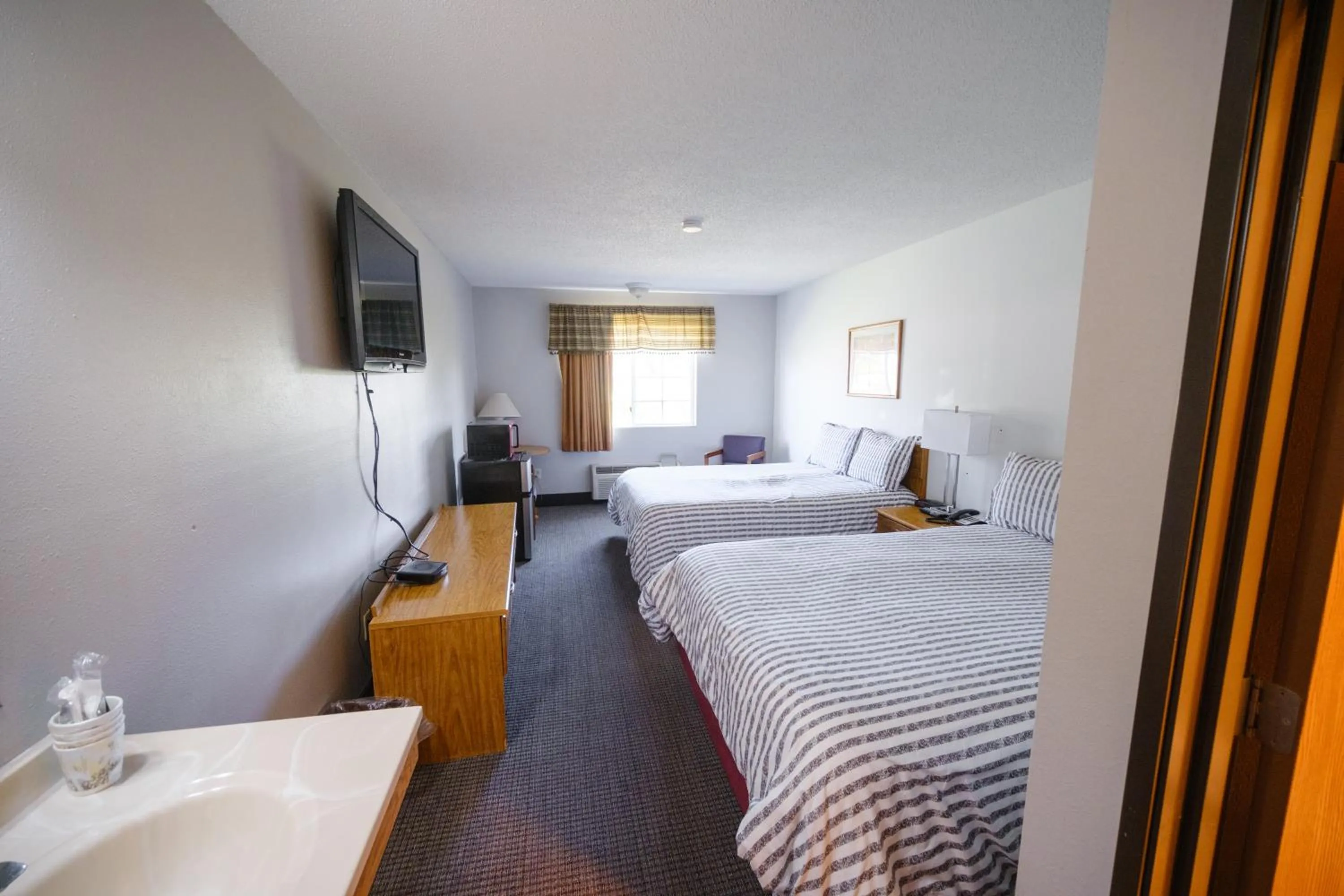 Bedroom, Bed in Westwood Inn & Suites Kimball I 90