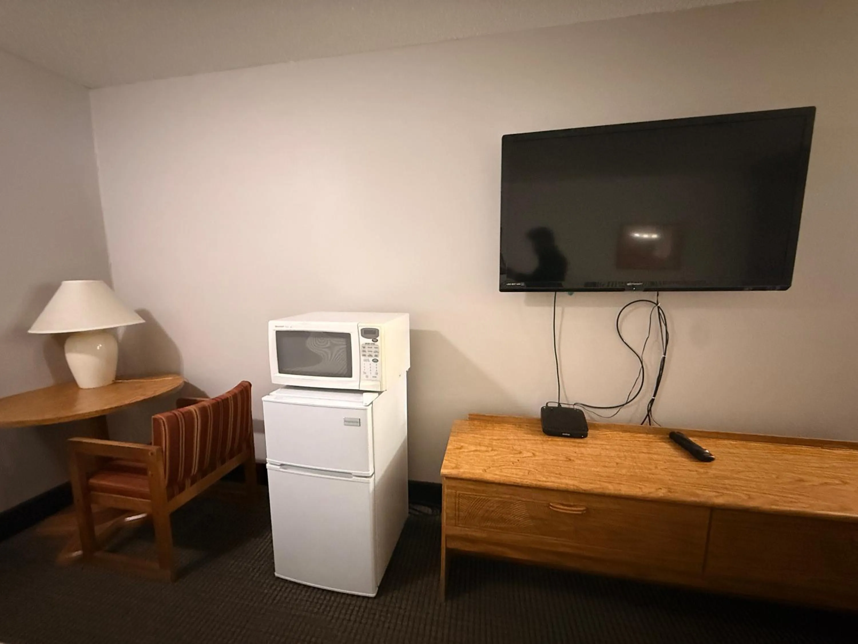 TV and multimedia in Westwood Inn & Suites Kimball I 90