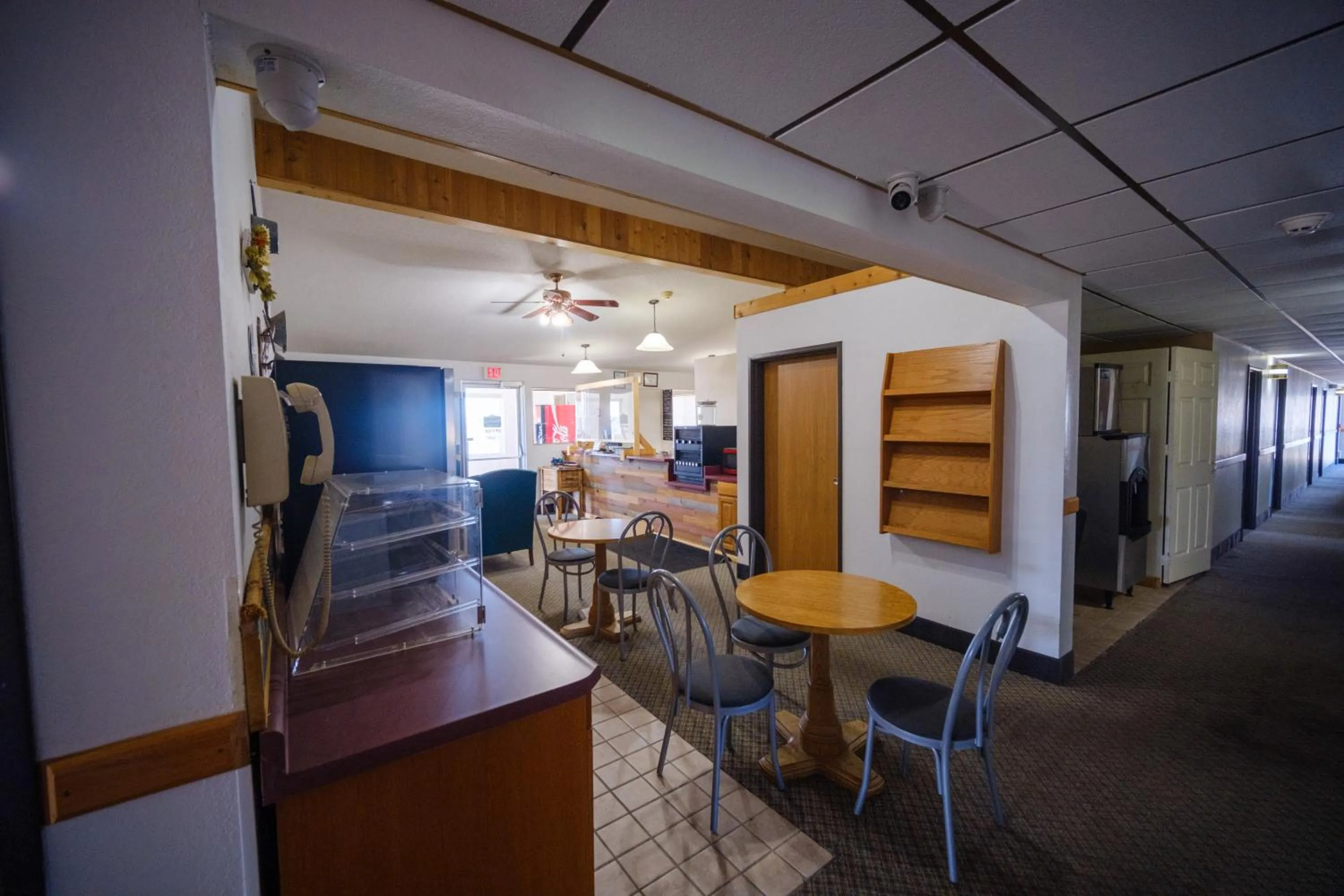 Seating area in Westwood Inn & Suites Kimball I 90