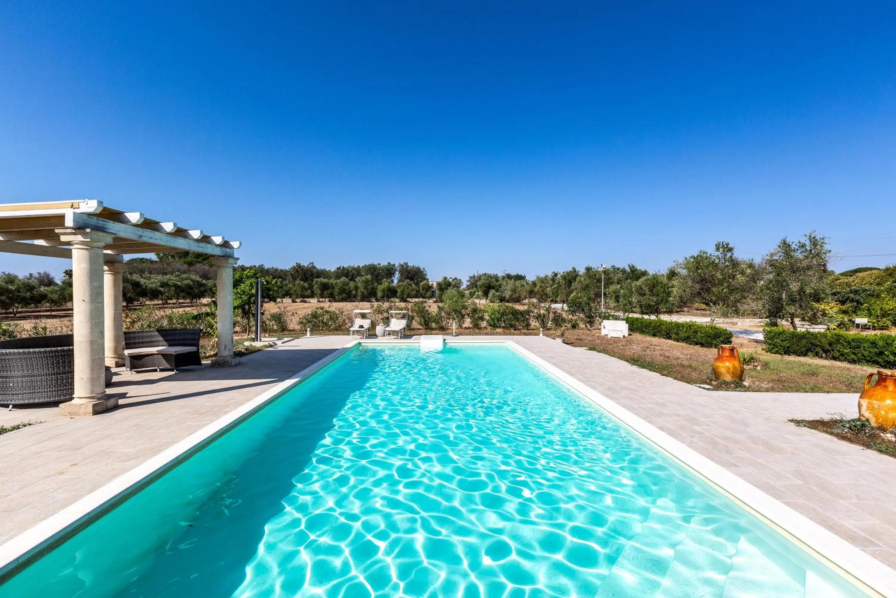 Swimming pool in Casino Casalino by Perle di Puglia