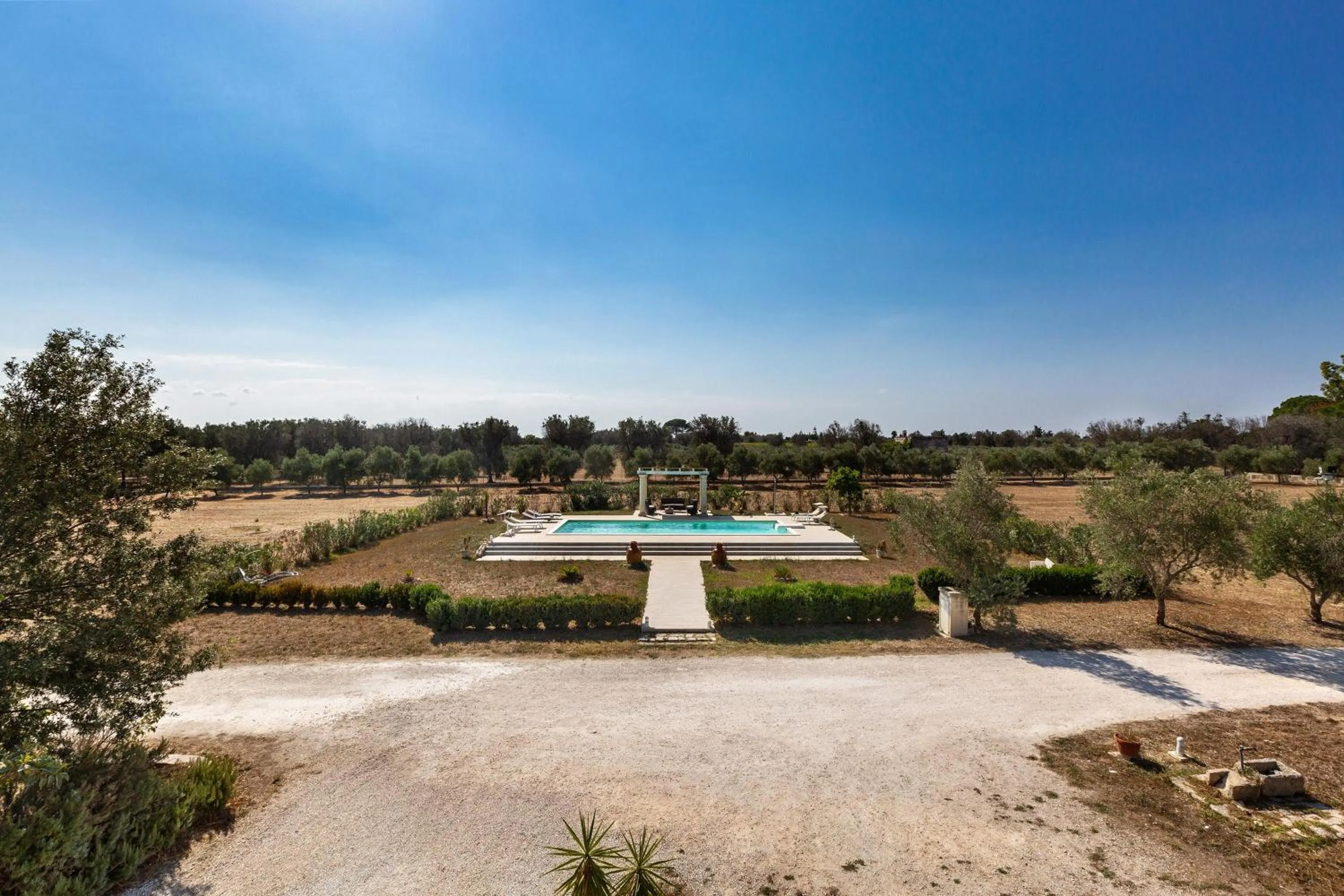 Swimming pool in Casino Casalino by Perle di Puglia