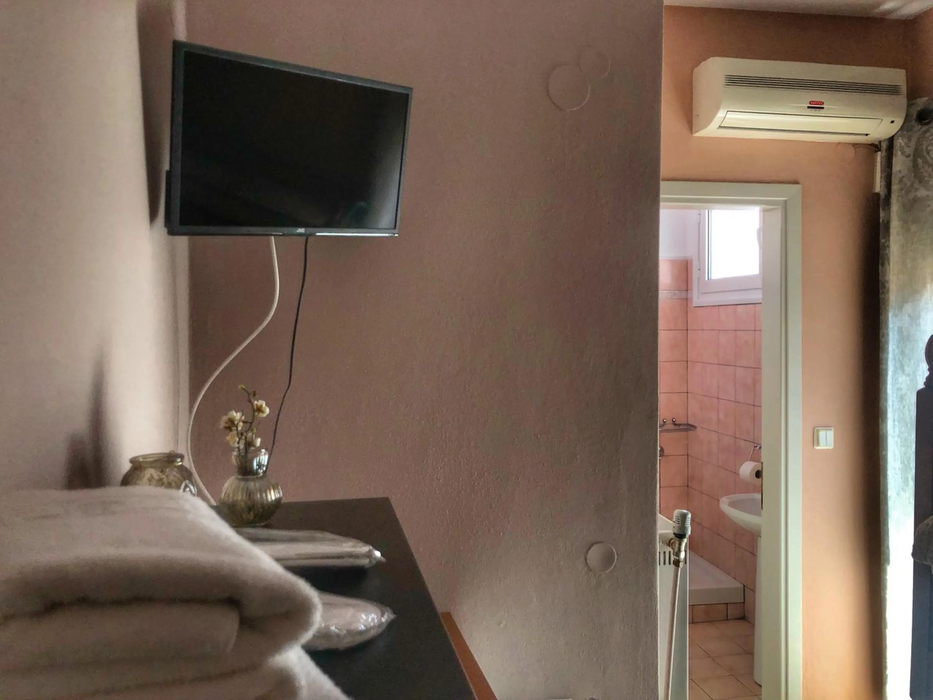 Bedroom in Guesthouse Monopati - Ξενώνας Μονοπάτι