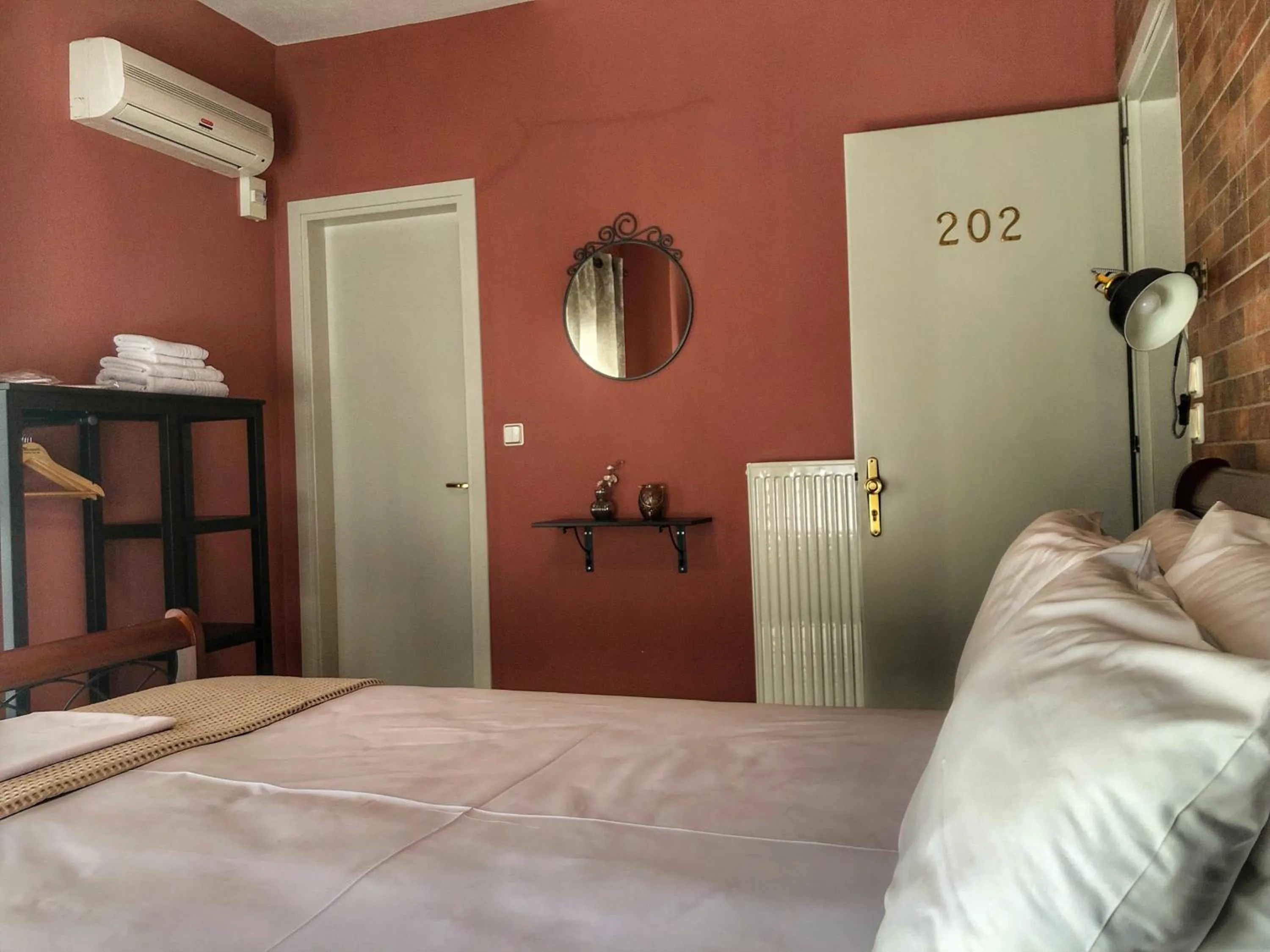 Bedroom, Bed in Guesthouse Monopati - Ξενώνας Μονοπάτι