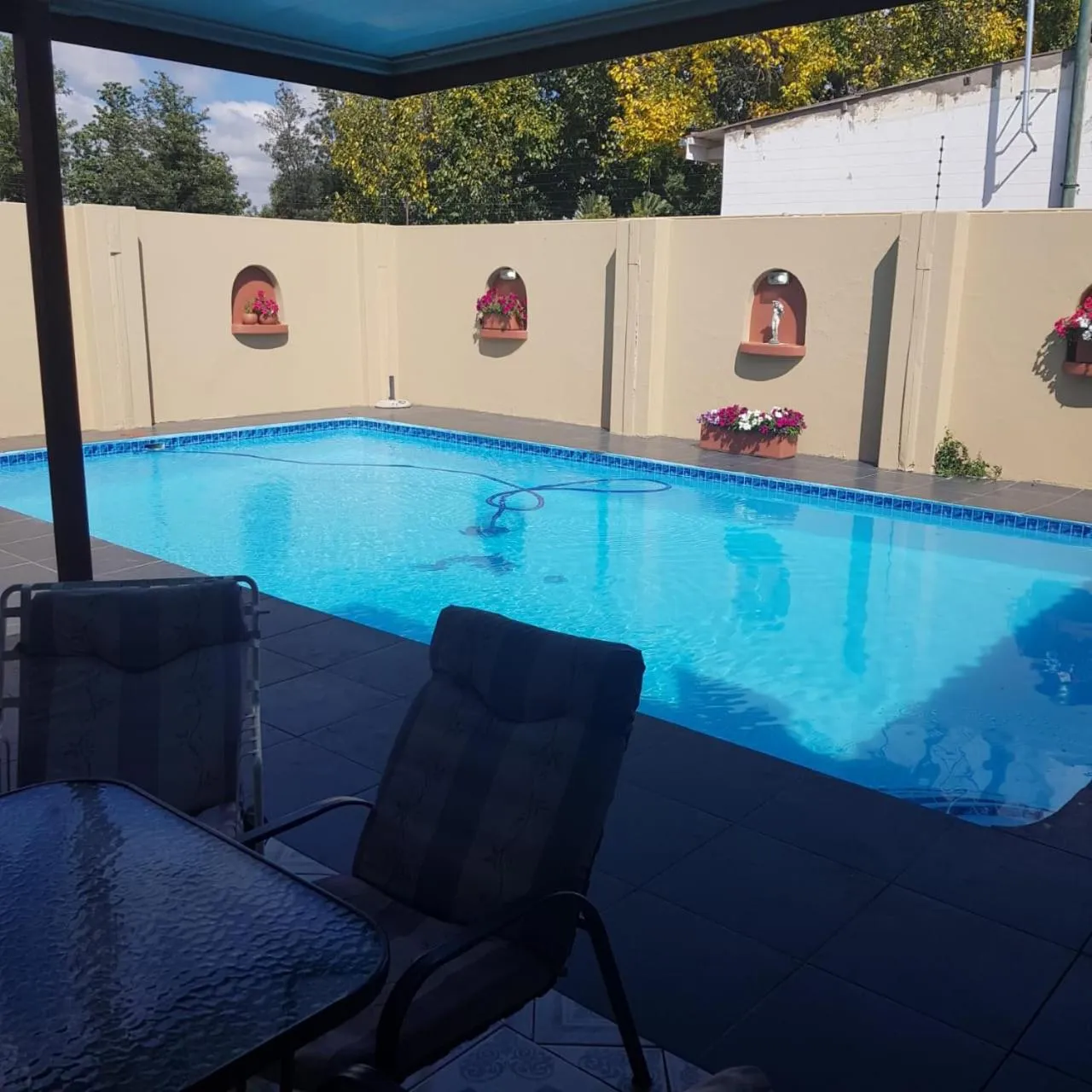 Pool view in Jolani 2 Guest House