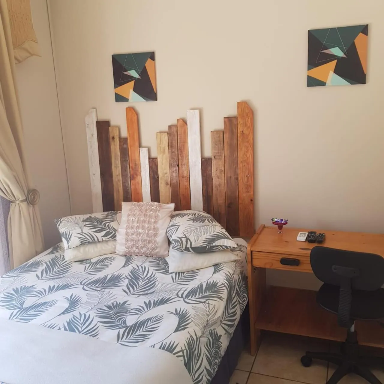 Bed in Jolani 2 Guest House