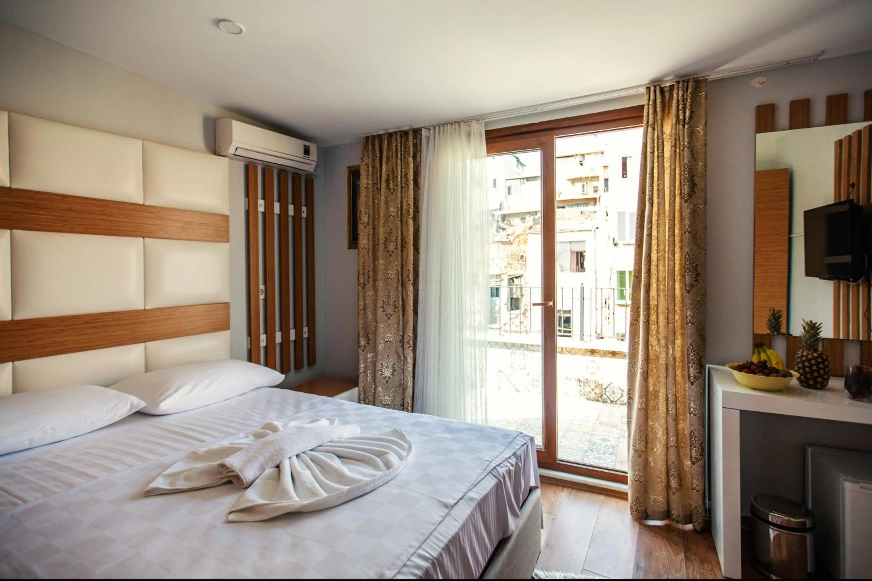 Nearby landmark, Bed in Maduro Hotel Istanbul