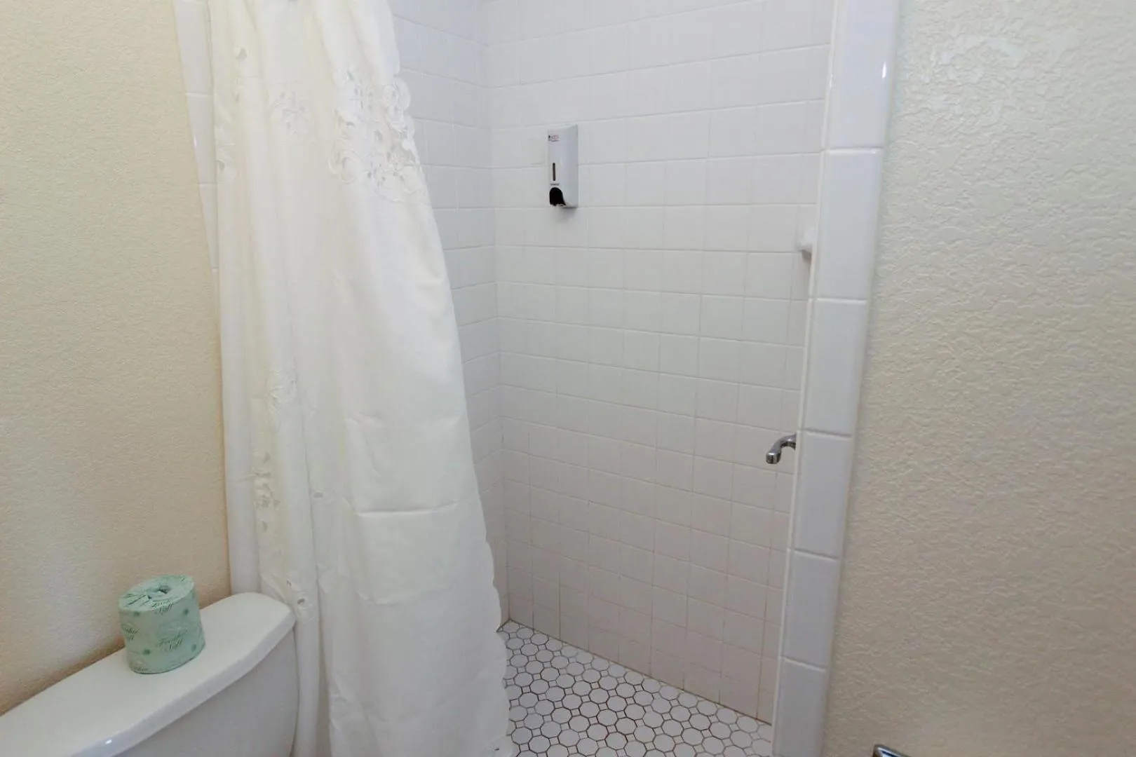 Shower in Fin 'N Feather Waterside Inn by Kees Vacations