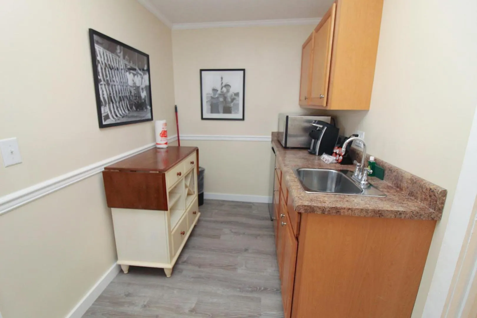 Coffee/tea facilities in Fin 'N Feather Waterside Inn by Kees Vacations