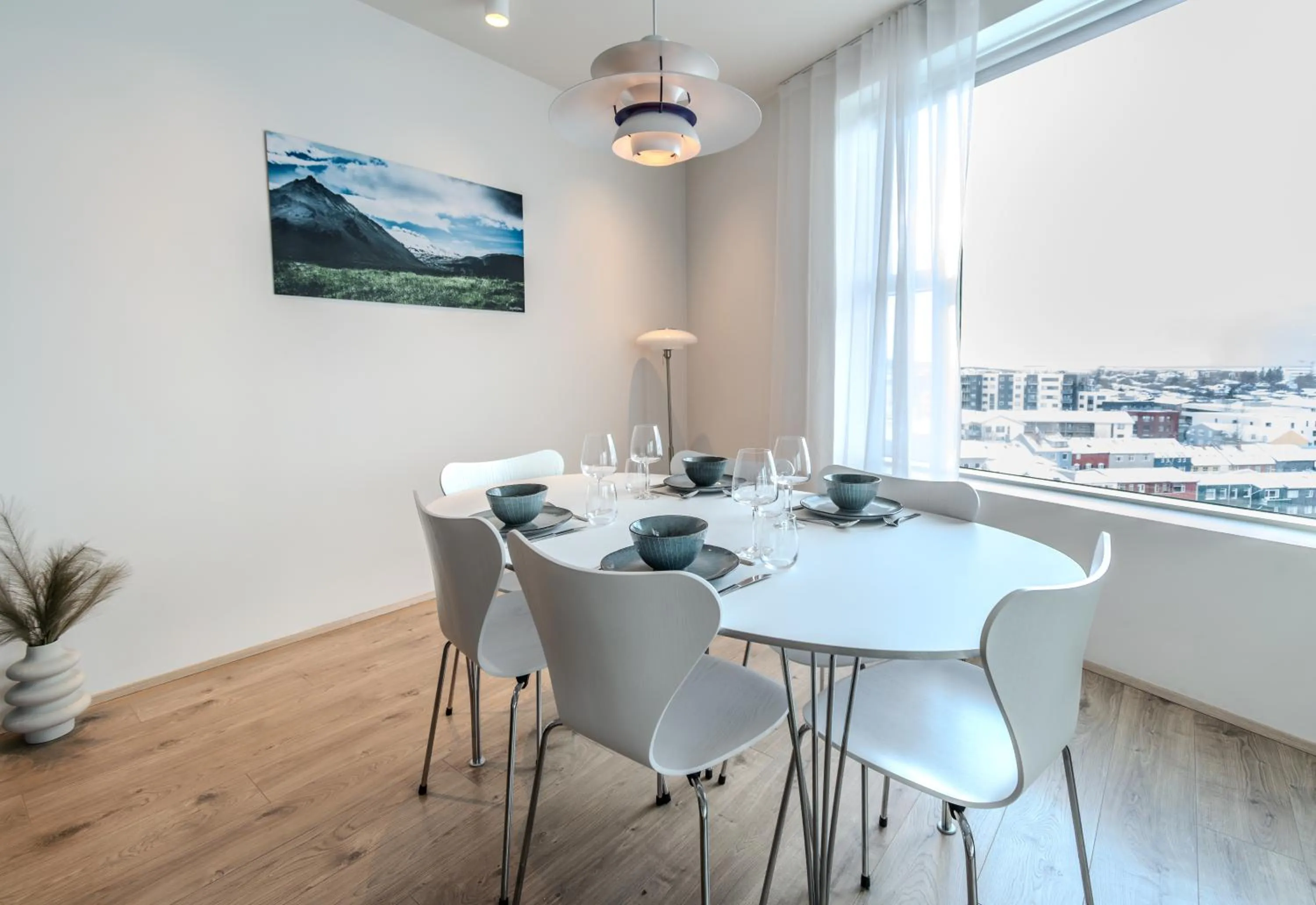 Dining area in Sif Apartments by Heimaleiga