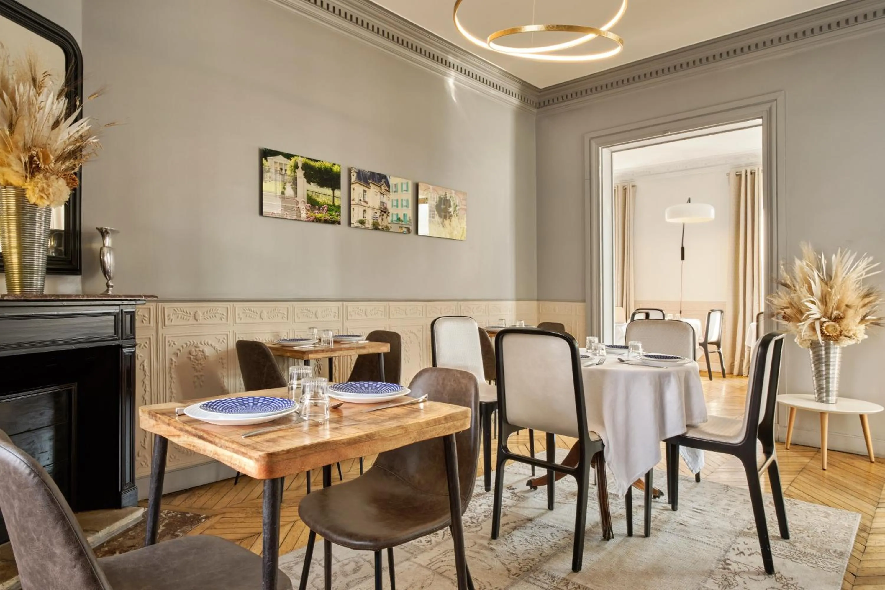 Breakfast in Hotel Atrium by Happyculture