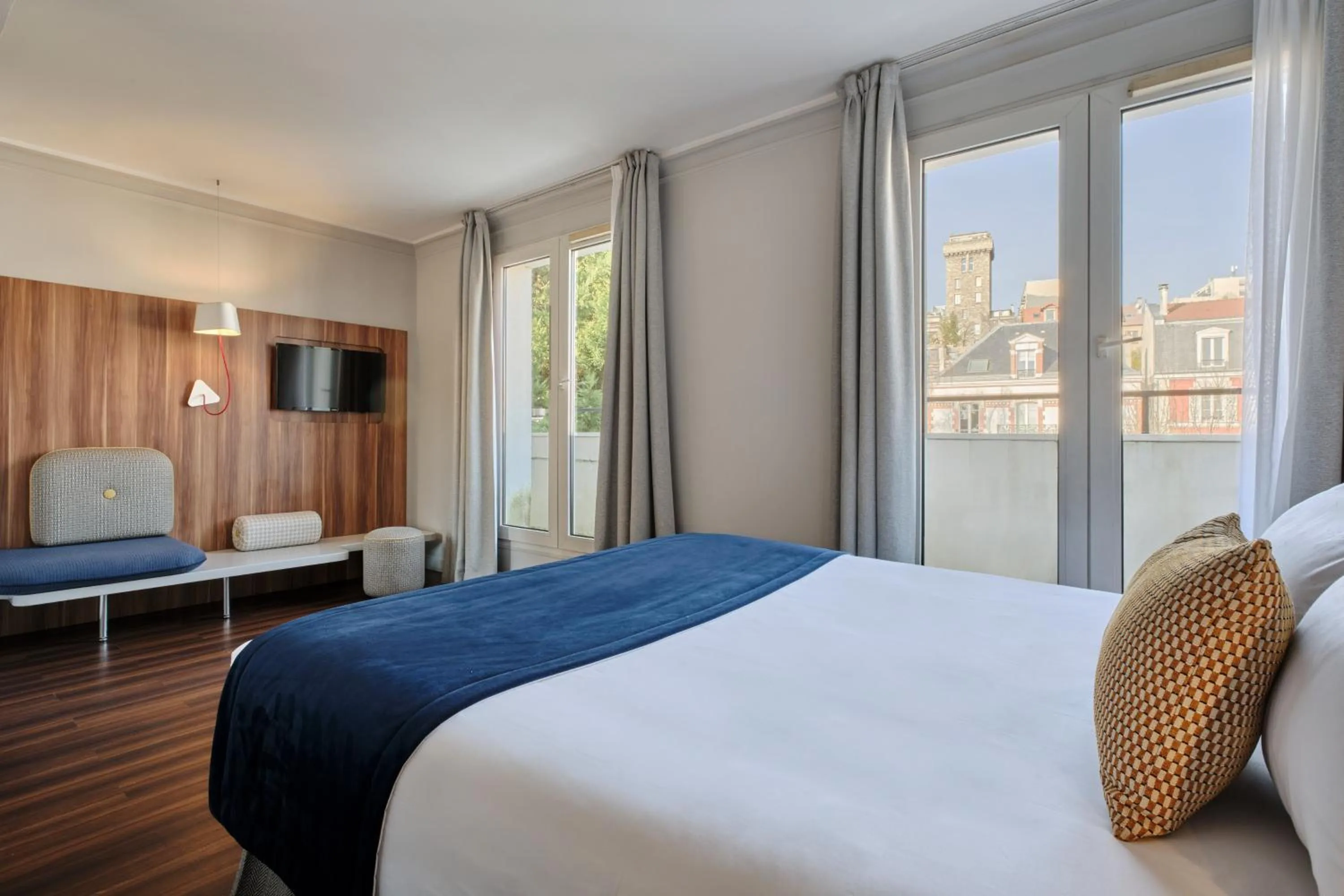 TV and multimedia, Bed in Hotel Atrium by Happyculture