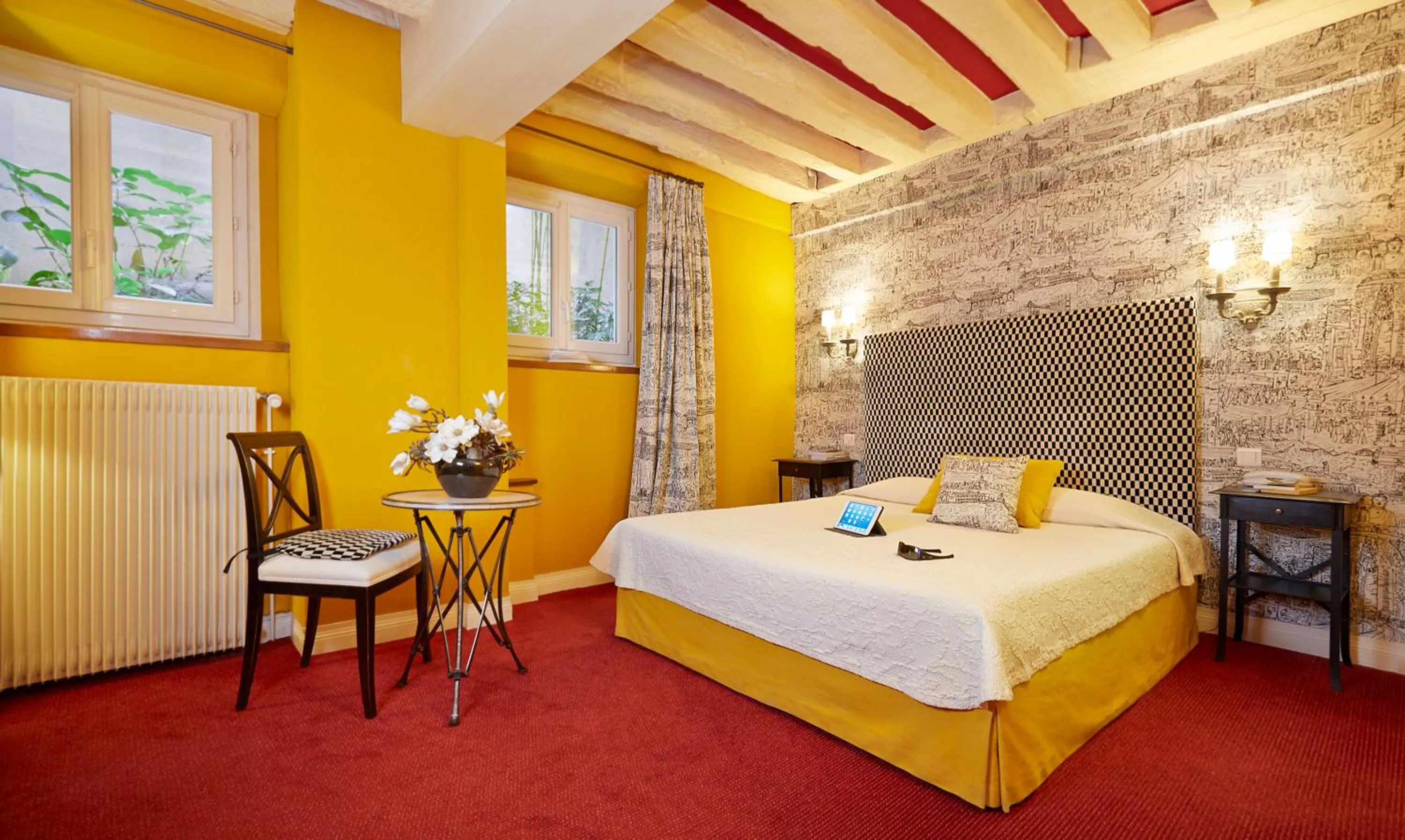 Photo of the whole room, Bed in Hôtel Beaubourg