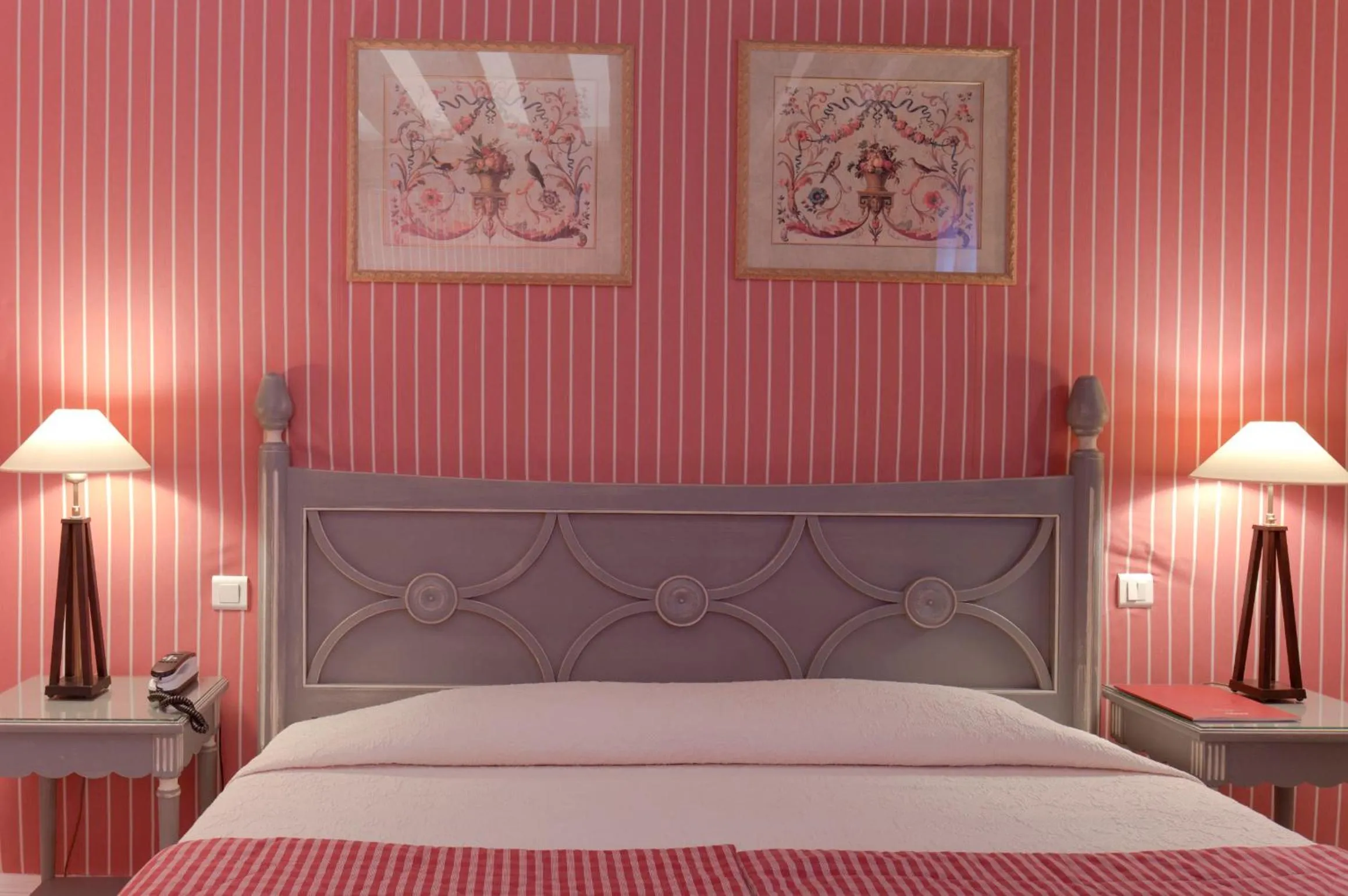 Bed in Hôtel Beaubourg