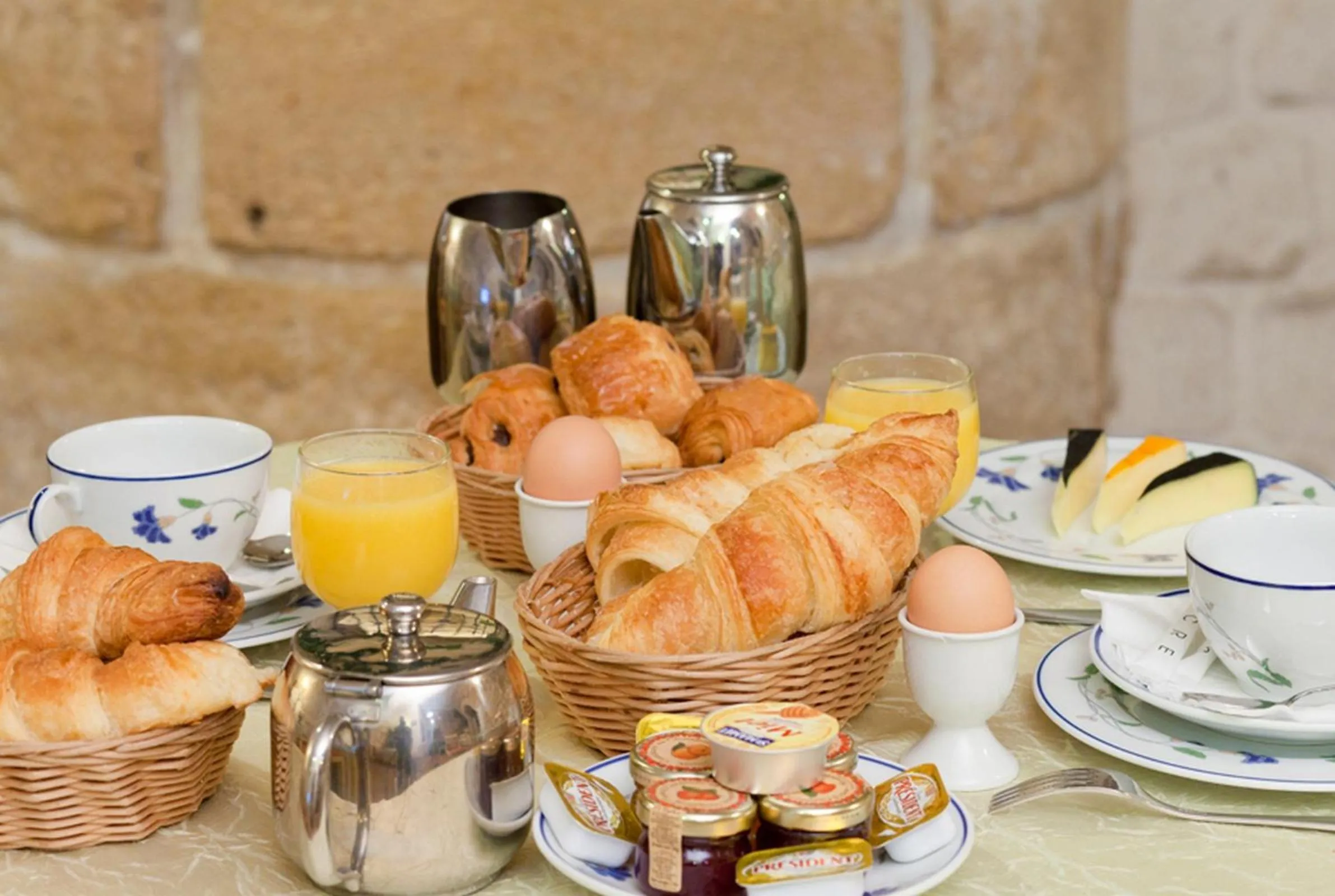 Restaurant/places to eat in Hôtel Beaubourg