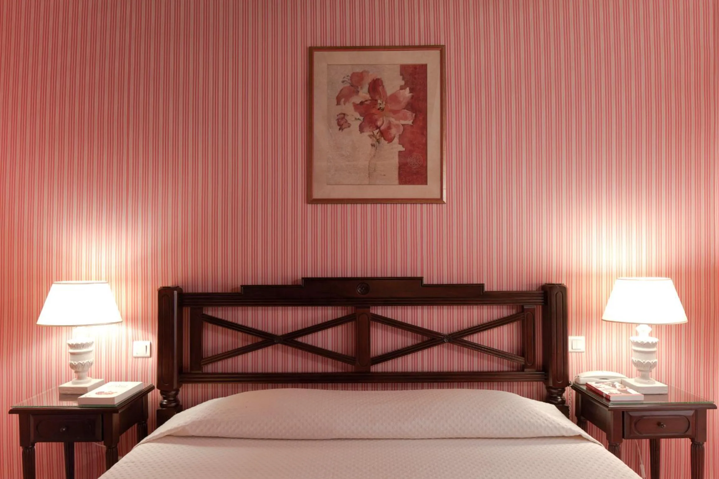 Bed in Hôtel Beaubourg